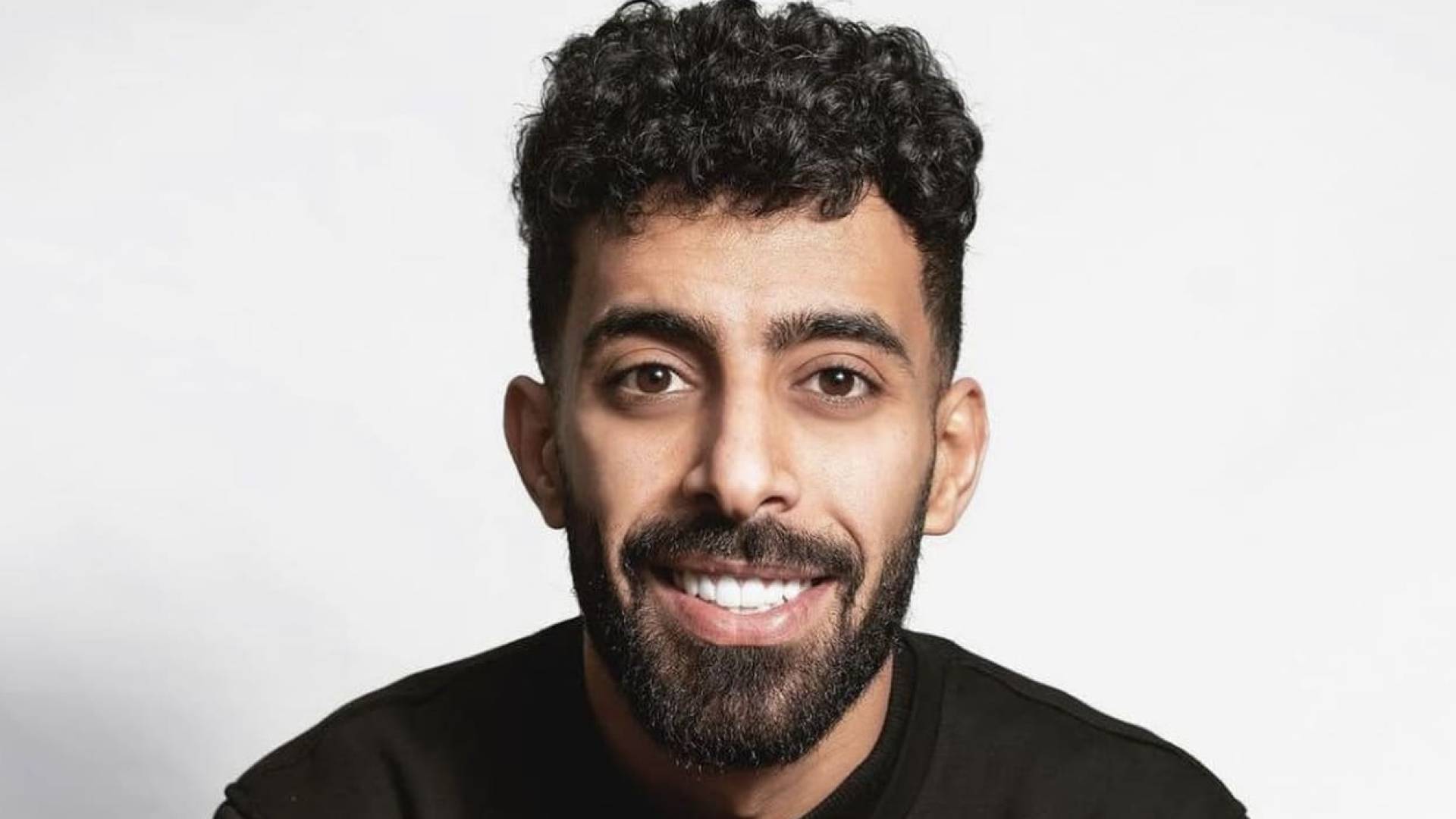 الناشط على مواقع التواصل الاجتماعي أيمن عبلي