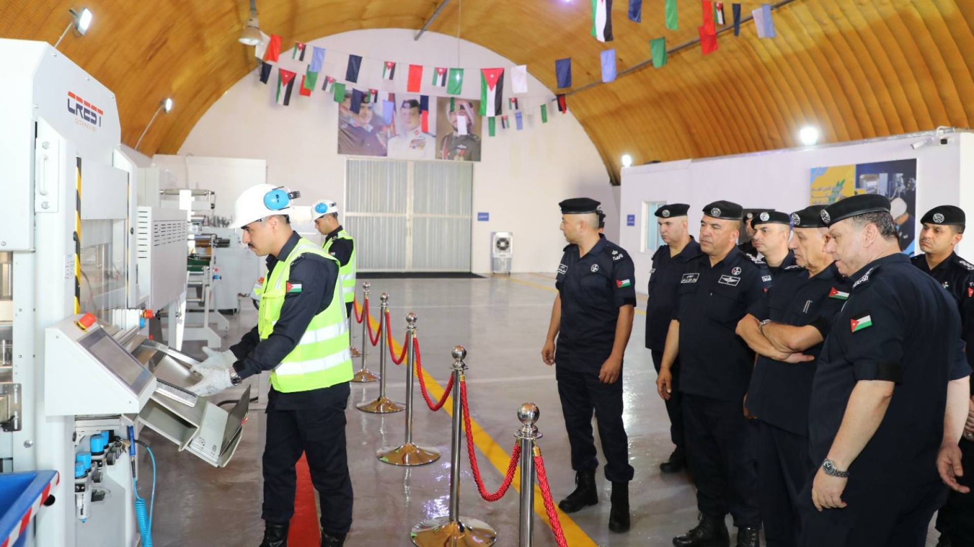 مدير الأمن العام يفتتح مصنع لوحات أرقام المركبات في مشاغل الأمن العام/ الموقر