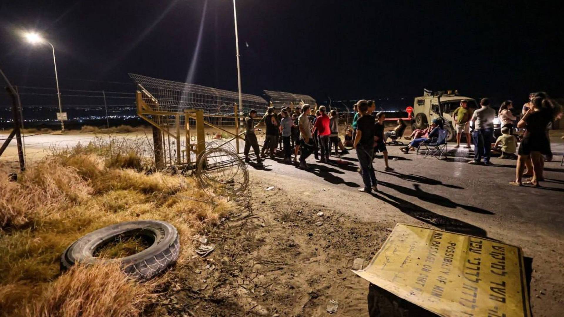 مستوطنون "إسرائيليون" يواصلون اعتراض شاحنات المساعدات الأردنية المتجهة لغزة