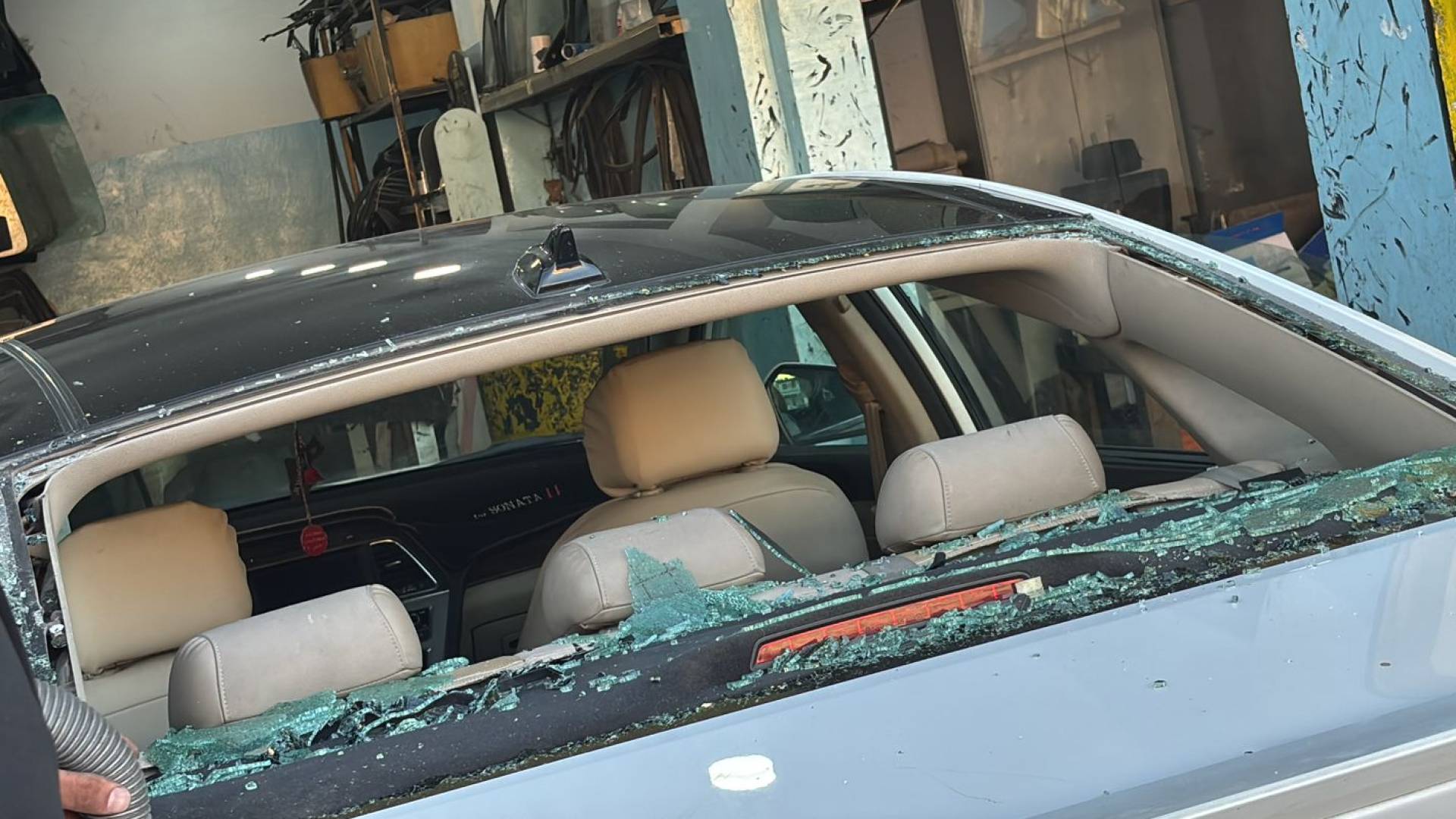 السيارة التي تعرضت لعيار ناري