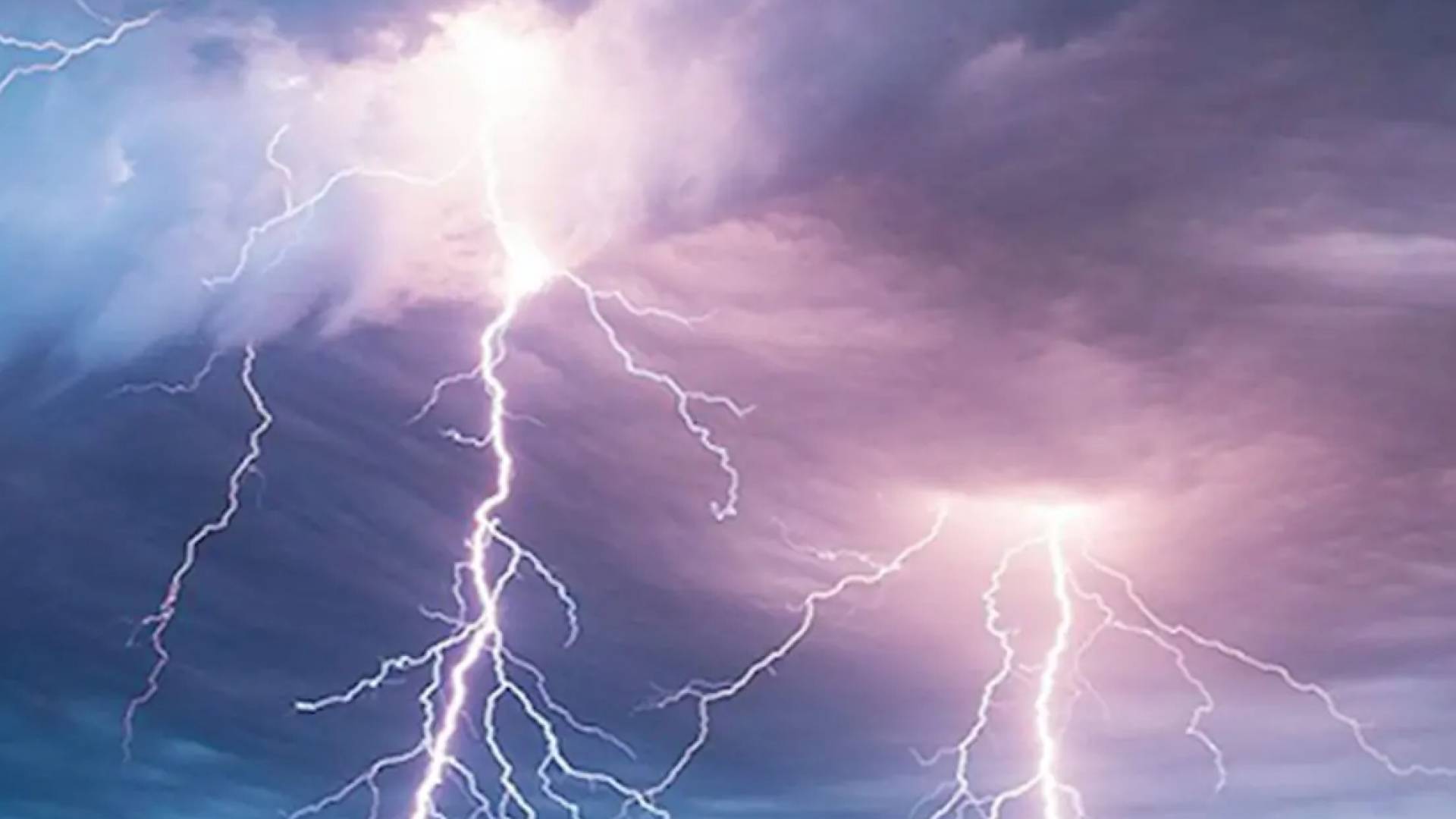 سحب رعدية "تعبيرية"