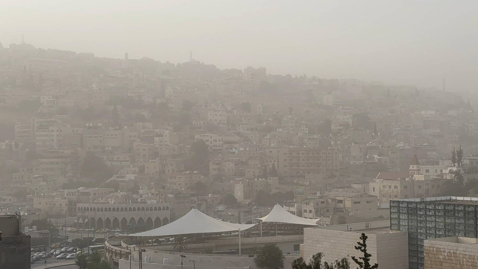 غبار في عمان