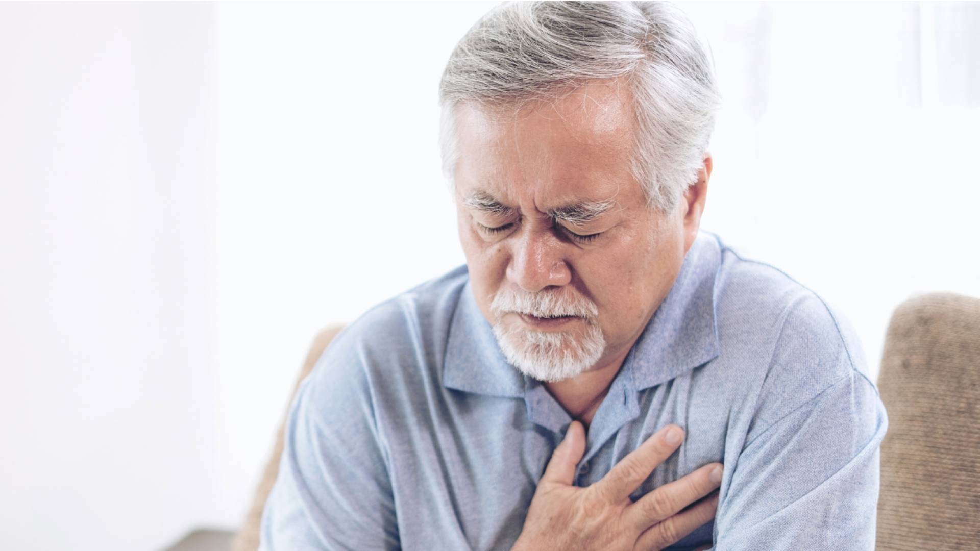 شخص يعاني من ازمة صدرية