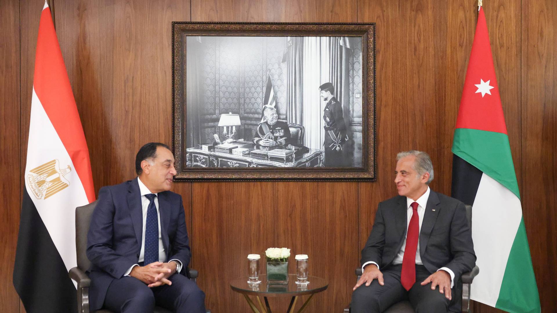 رئيس الوزراء جعفر حسان ونظيره المصري