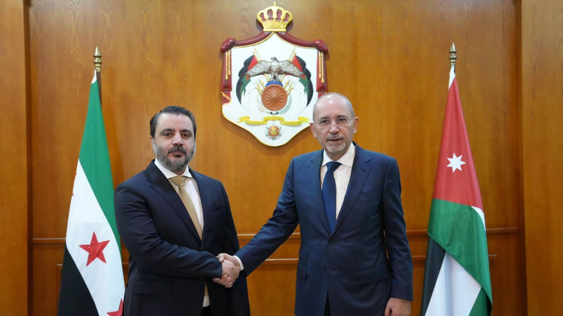 رئيس الوزراء أيمن الصفدي ونظيره السوري أسعد الشيباني