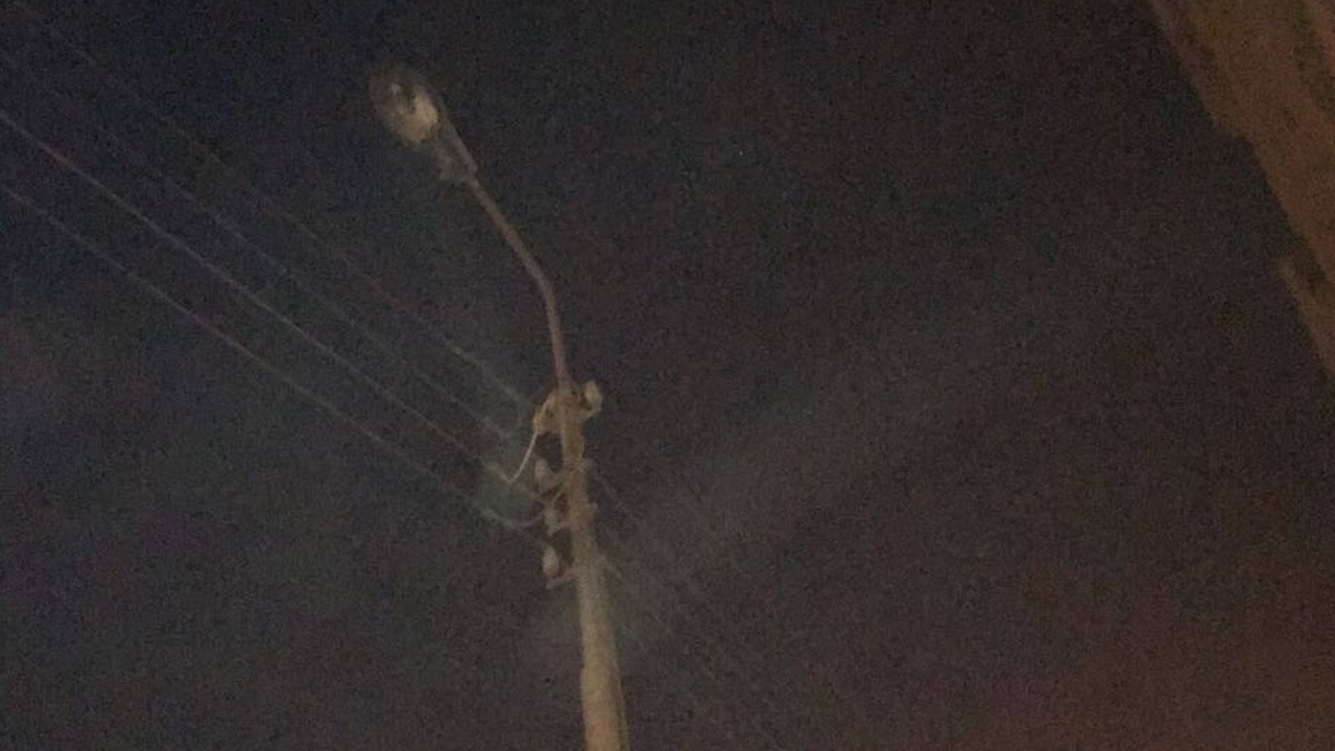 عمود كهرباء غير منار - تعبيرية