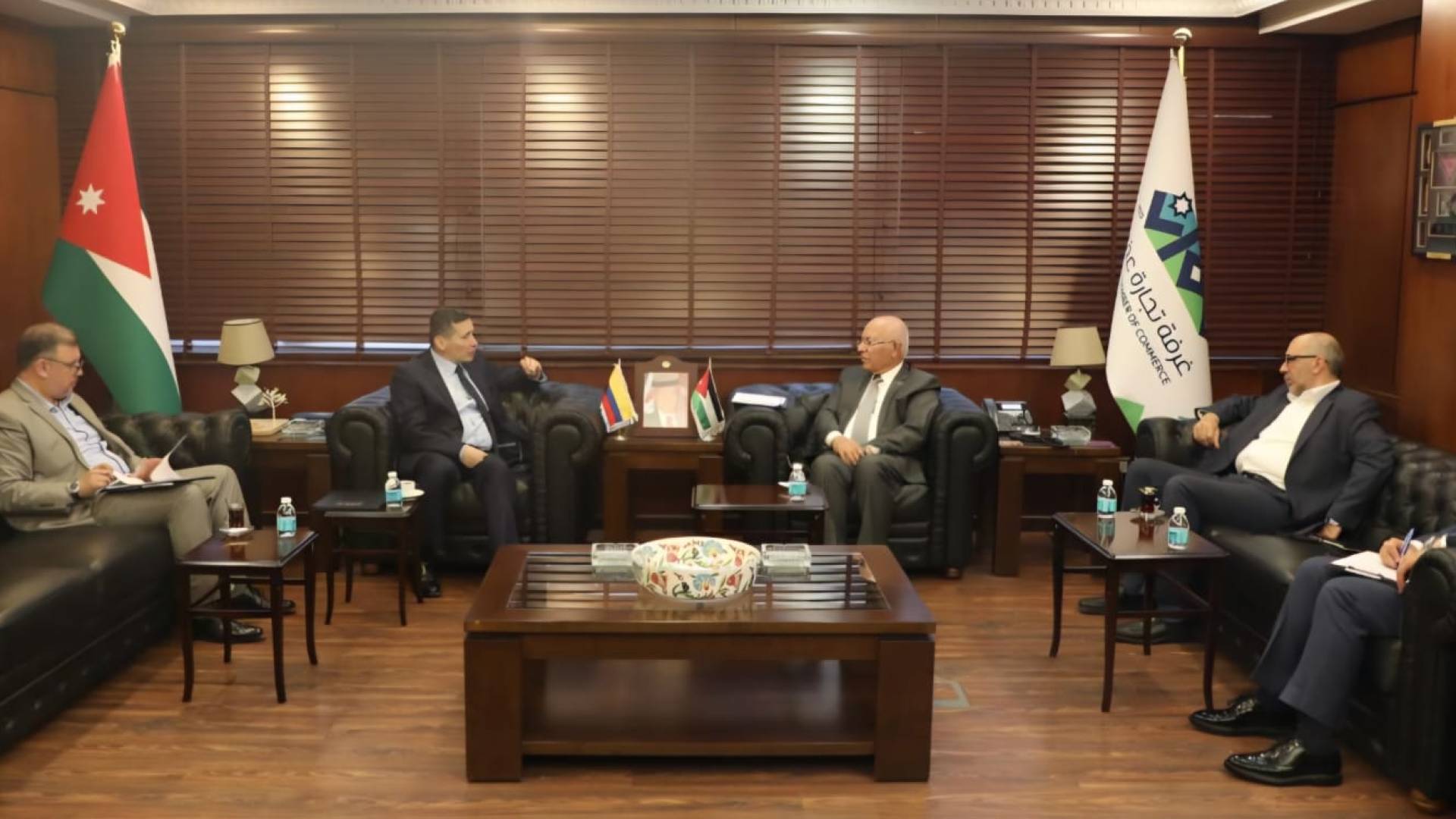 تجارة عمان تبحث تعزيز التعاون التجاري والاستثماري مع كولومبيا