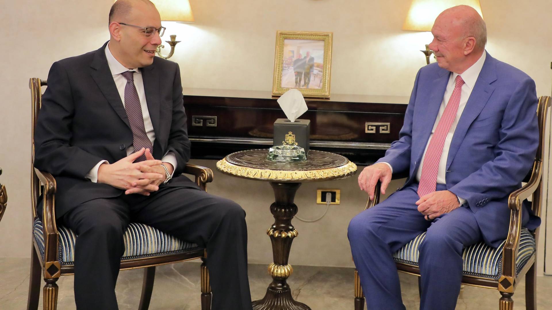 رئيس مجلس الأعيان فيصل الفايز- السفير المصري محمد سمير