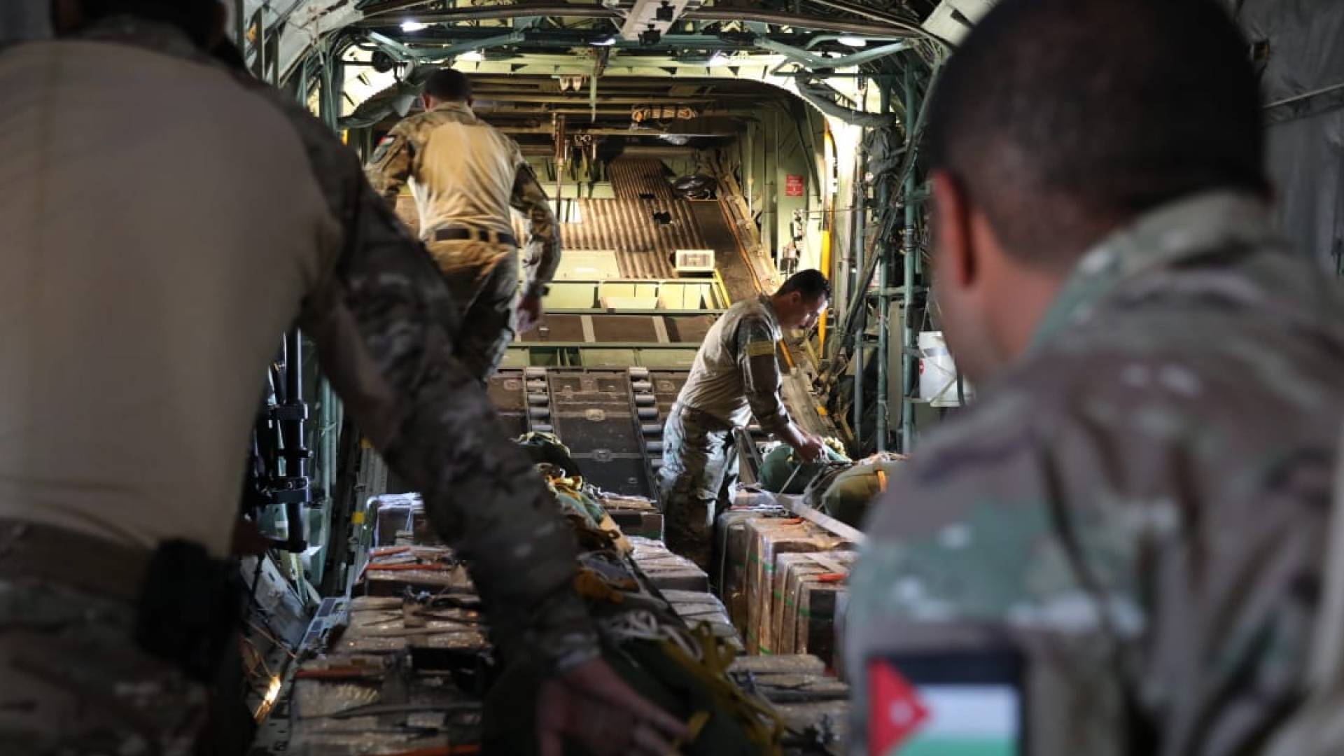 الانزالات الجوية