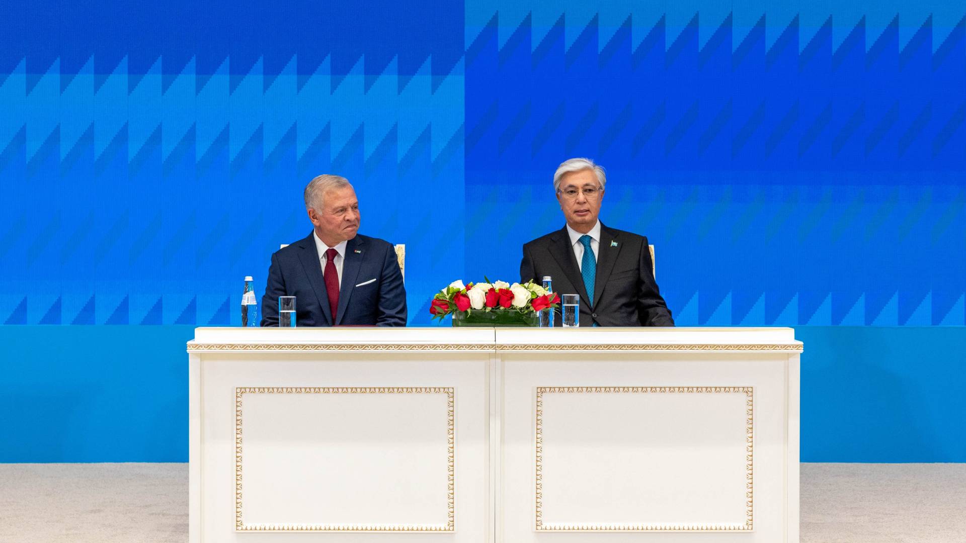 الملك والرئيس توكاييف يحضران الجلسة الختامية لمنتدى الأعمال الأردني الكازاخستاني في أستانا