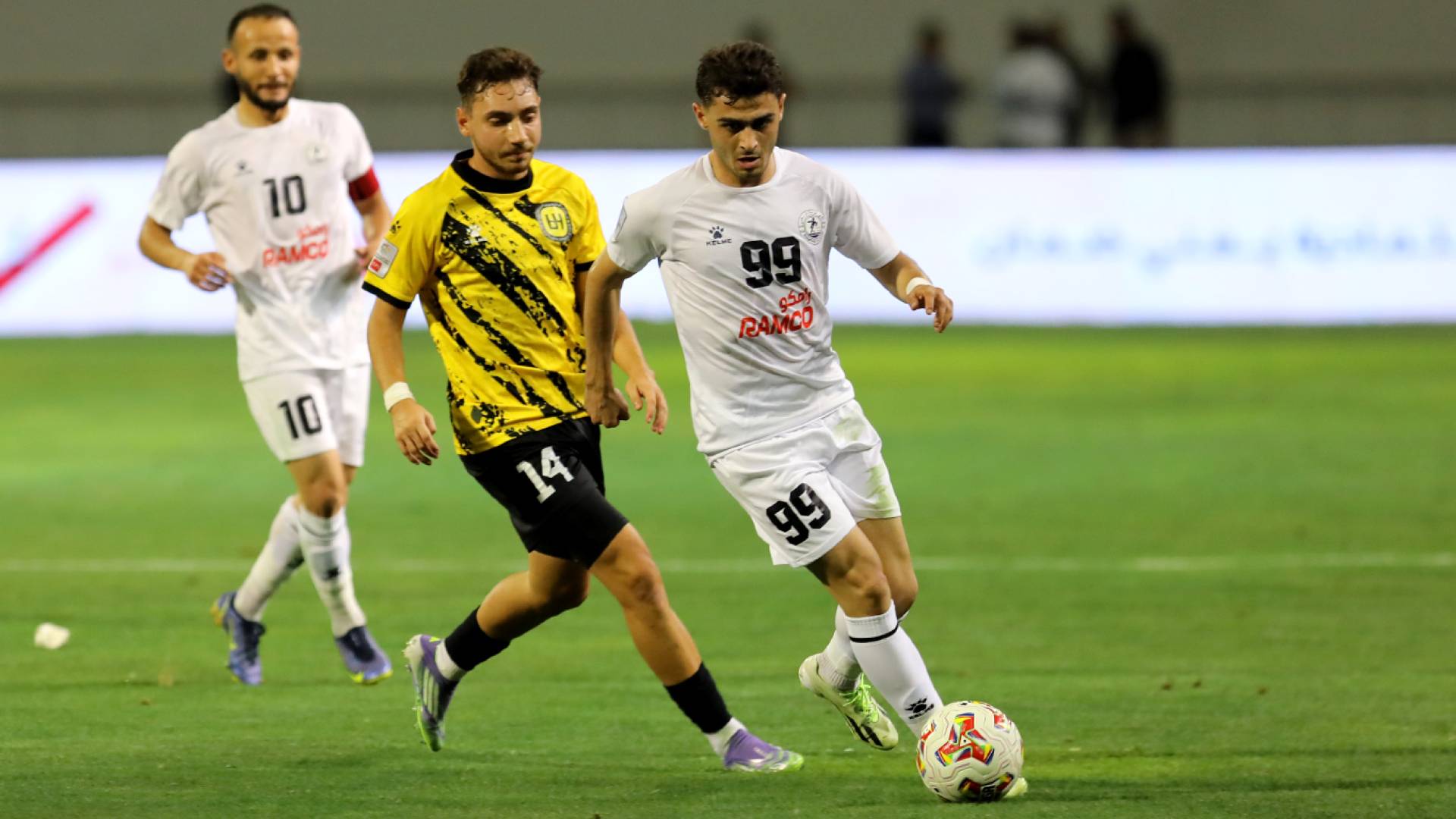 اتحاد الكرة يكشف عن حكام الجولة الأولى من بطولة درع الاتحاد