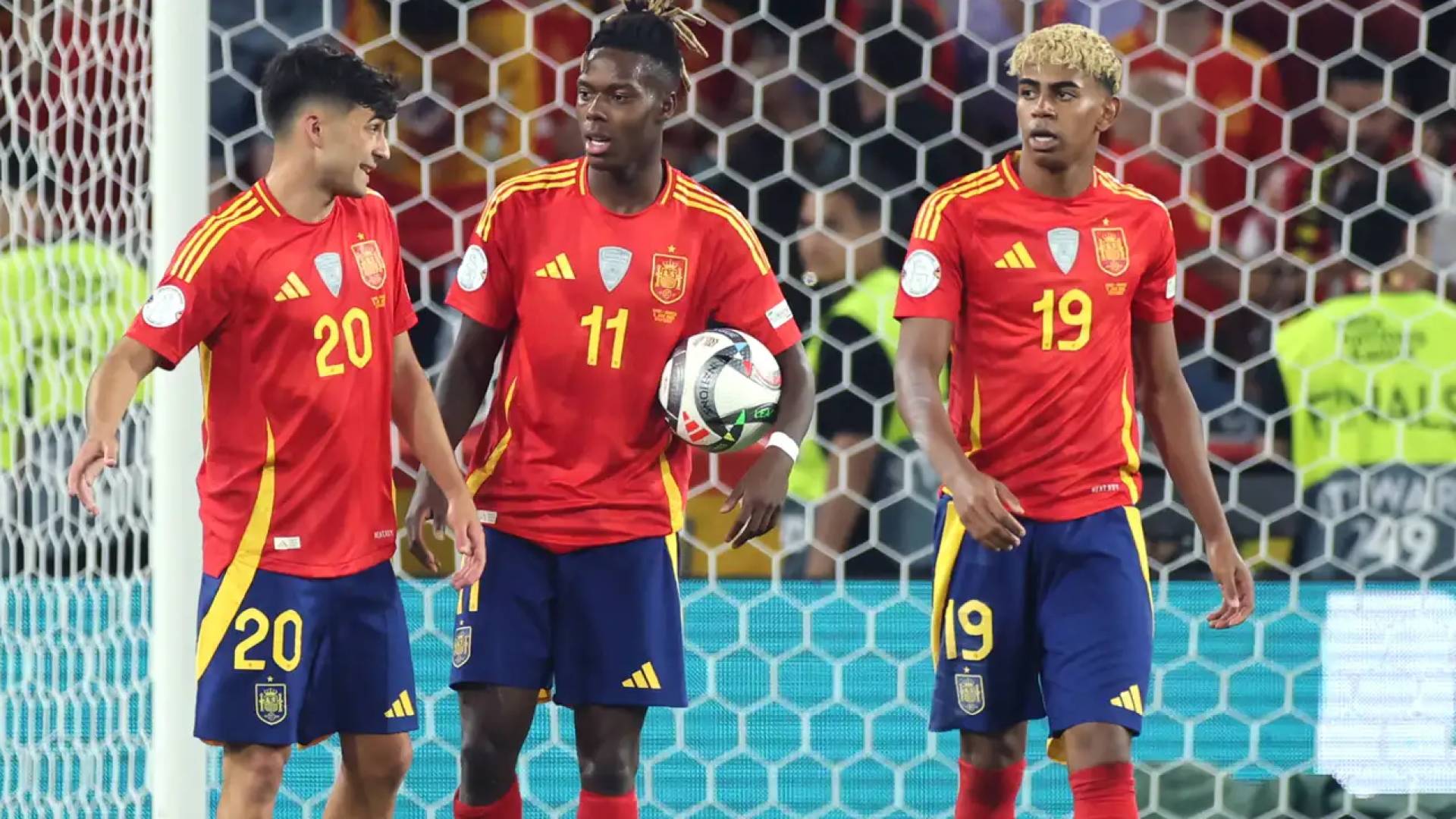 دي لا فوينتي يعلن قائمة إسبانيا لتصفيات المونديال