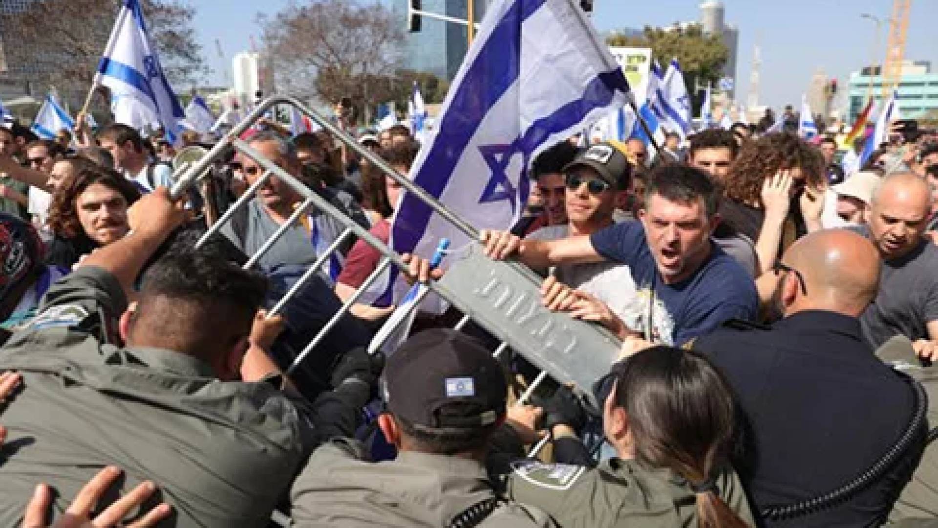 غضب داخل تل أبيب