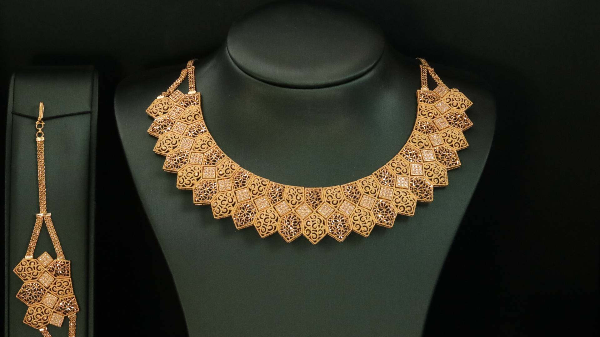 مجوهرات ذهبية