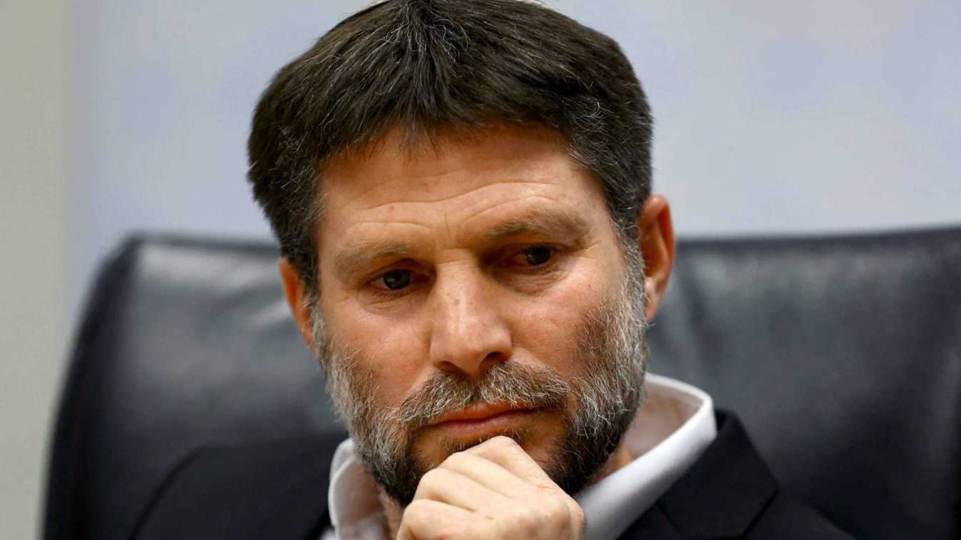 سموتريتش يصعد: "سنبيد السلطة الفلسطينية إذا رفعت رأسها".. ويتعهد بمنع قيام دولة فلسطينية