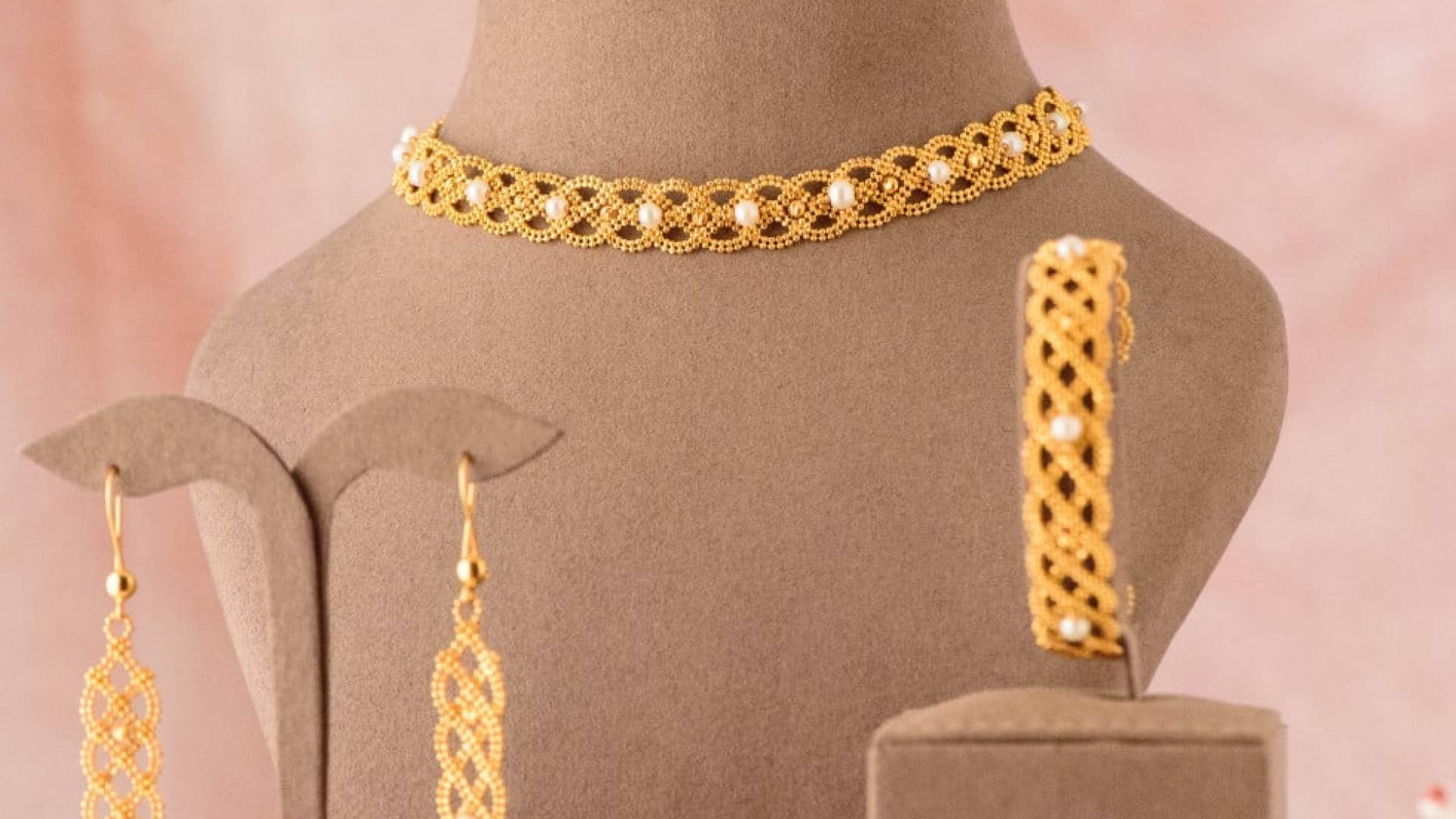 مجوهرات ذهبية