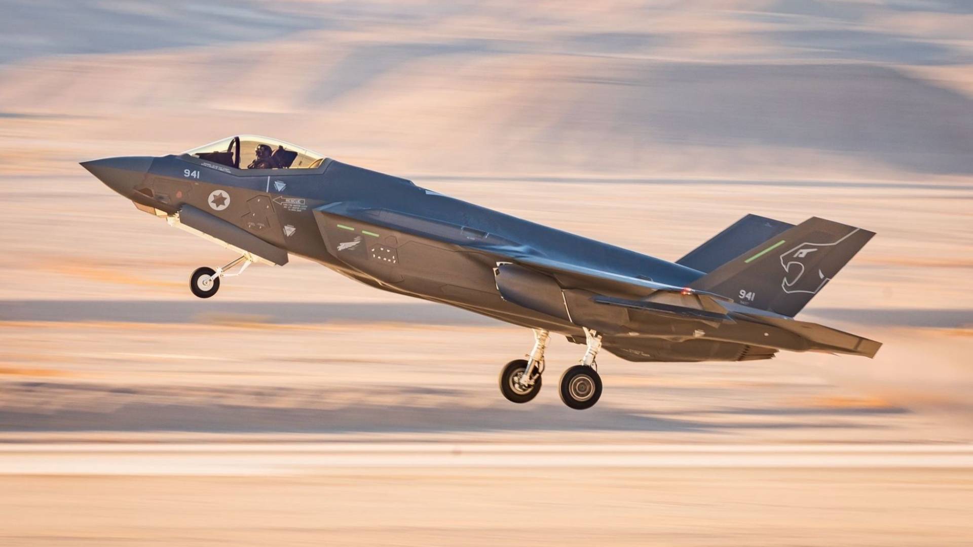 إعلام أمريكي: صواريخ باليستية أطلقت جوا فوق البحر الأحمر بالهجمات على الدوحة