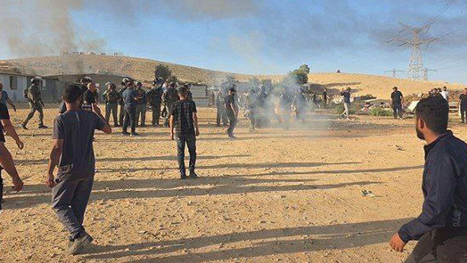 مواجهات عنيفة وإصابات خلال اقتحام قوات الاحتلال لقرية "السر" بالنقب لتنفيذ عمليات هدم واسعة