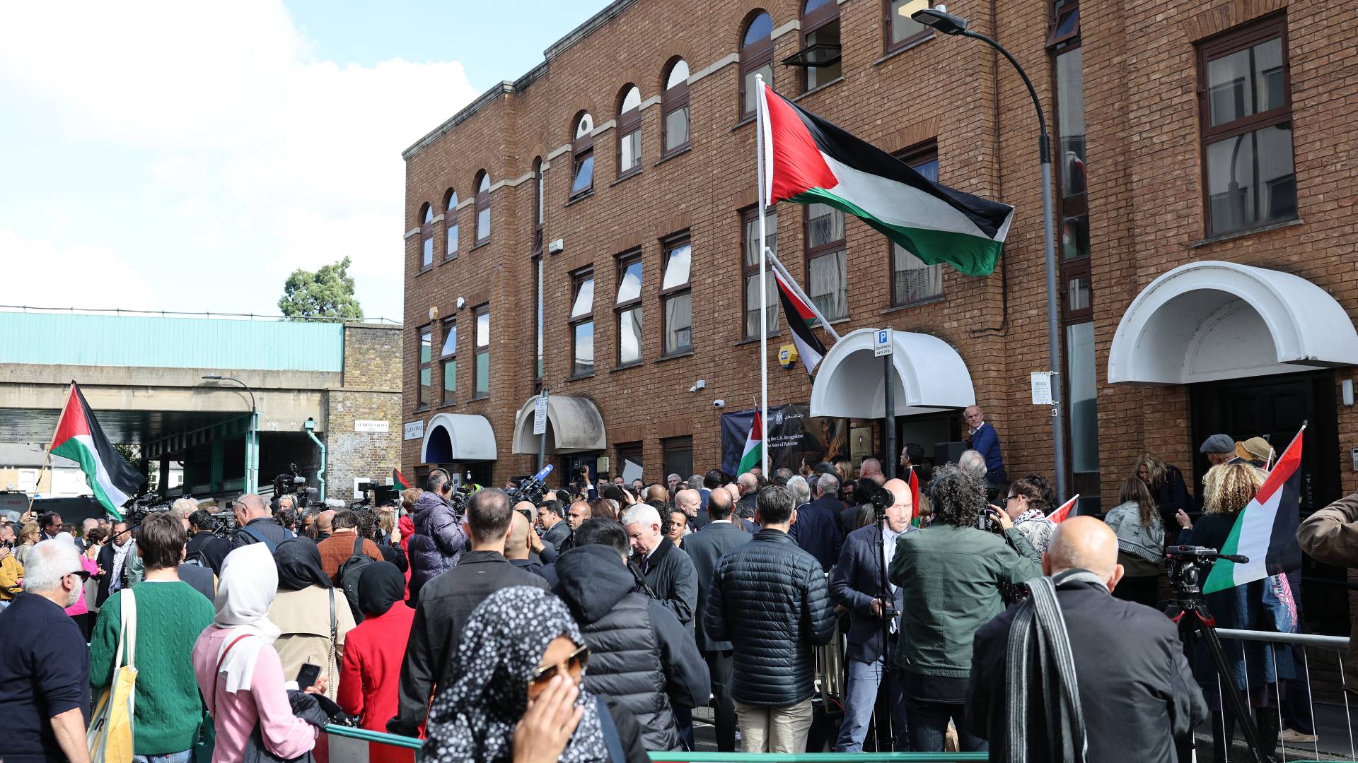 رفع العلم الفلسطيني في لندن