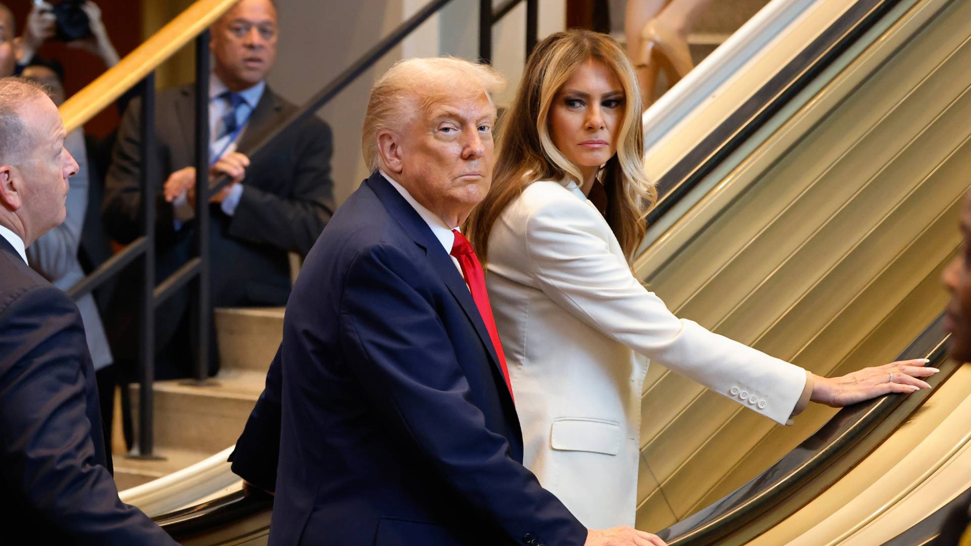 الرئيس الأمريكي دونالد ترمب وزوجته