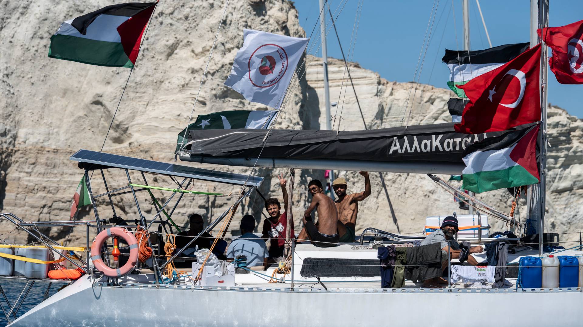 احدى سفن اسطول الصمود