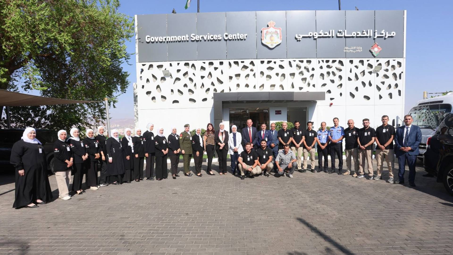 وزير الاقتصاد الرقمي يفتتح مركز خدمات العقبة الشامل رسميا