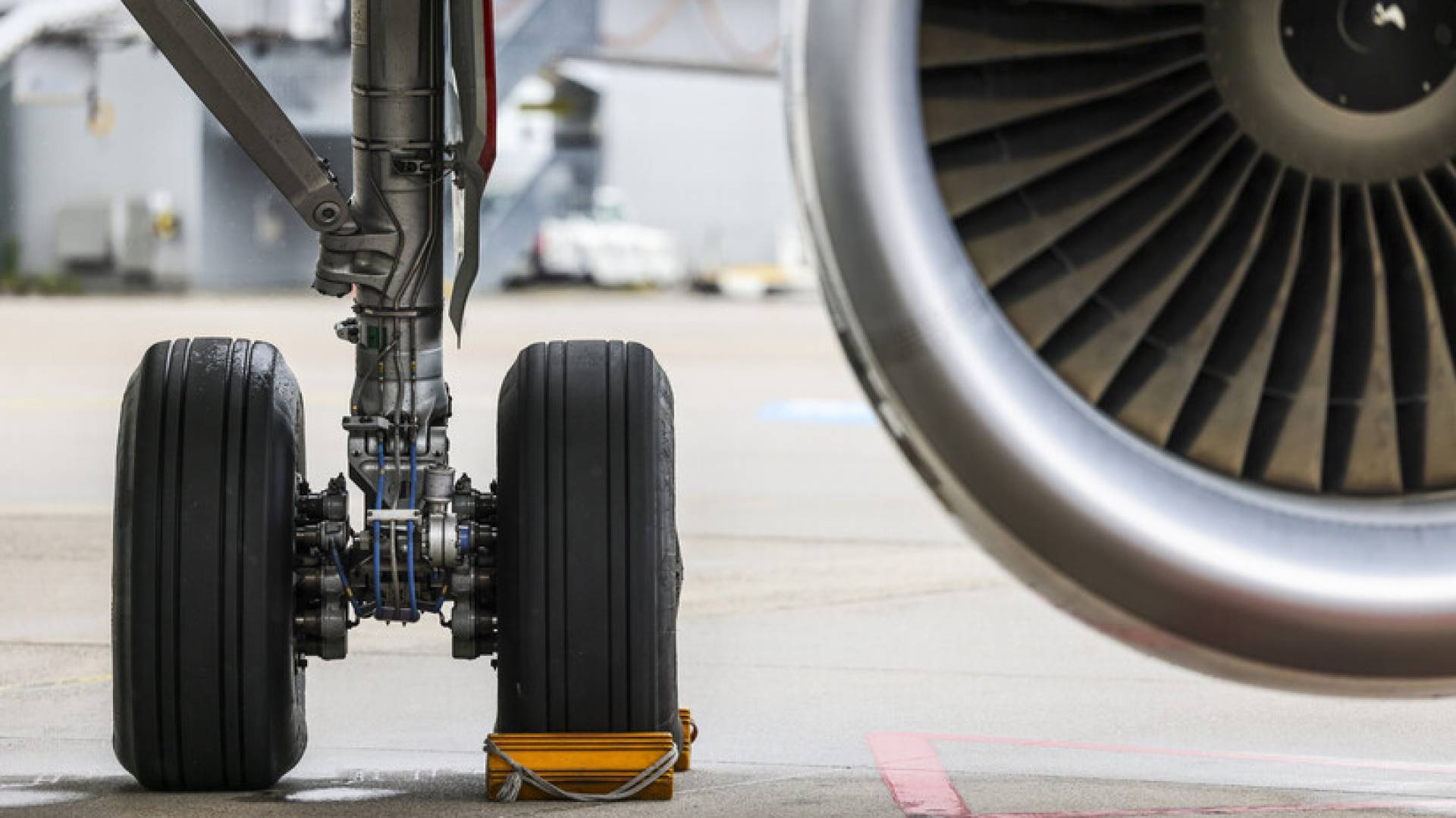 عجلات طائرة"تعبيرية"