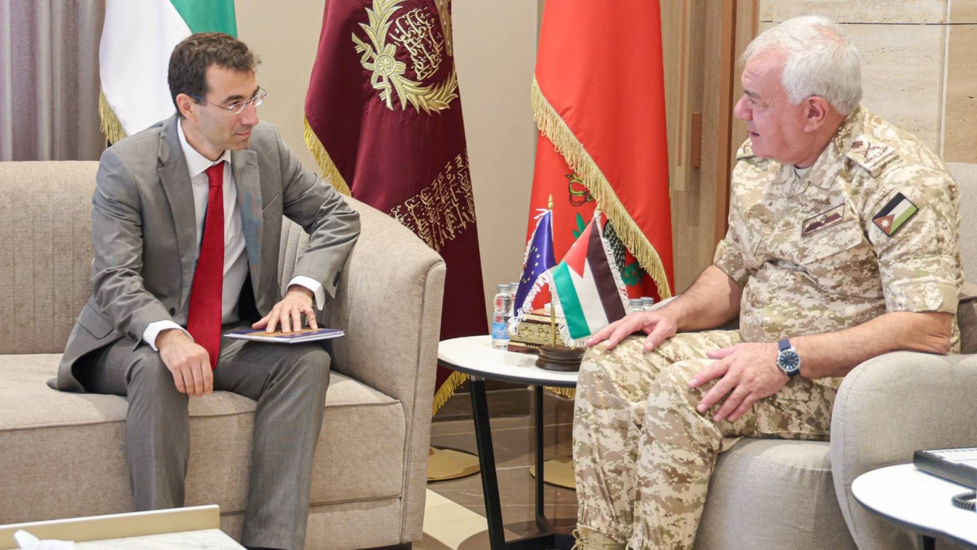 رئيس هيئة الأركان المشتركة يستقبل سفير الاتحاد الأوروبي