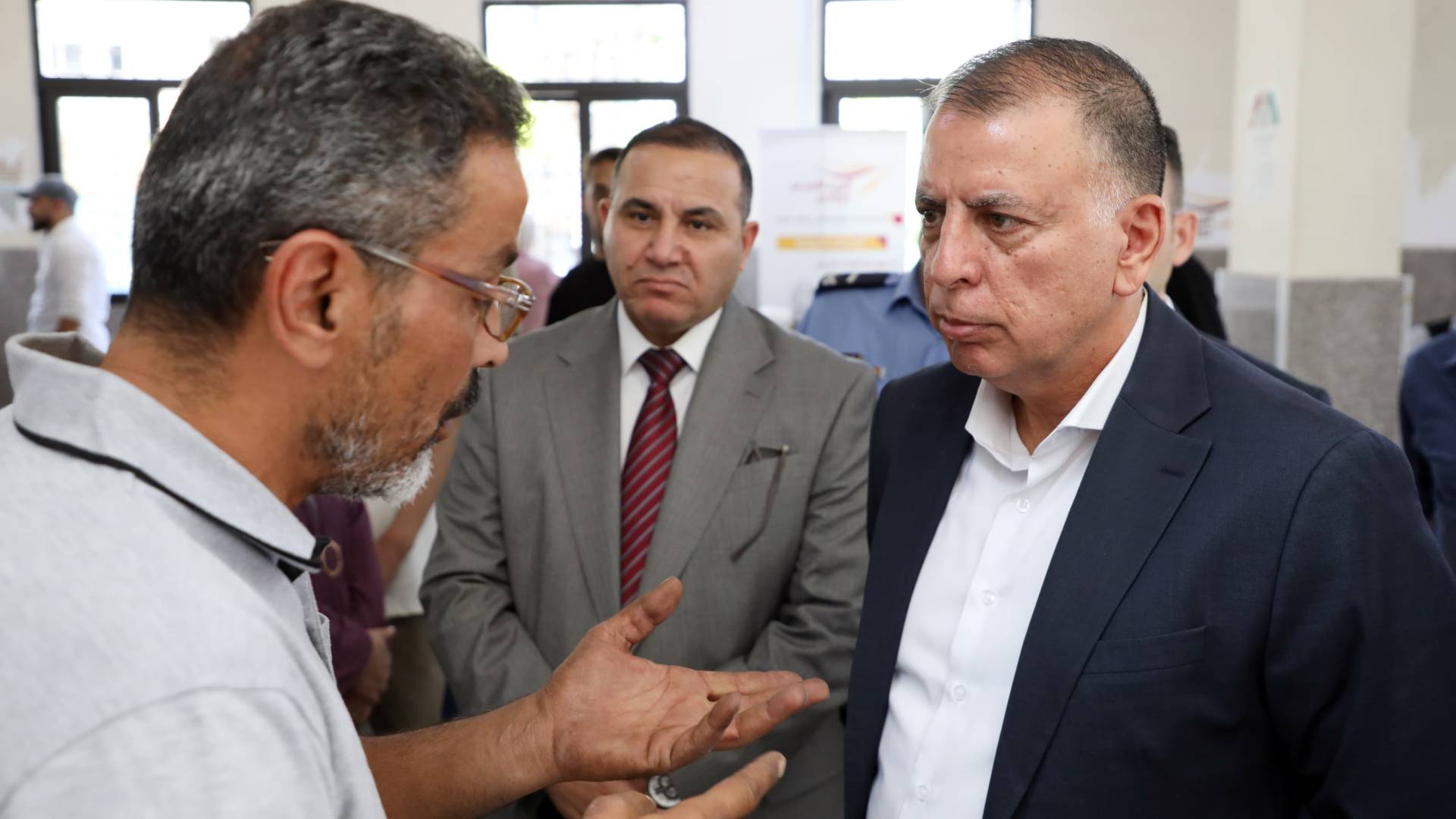 وزير الداخلية بزيارة مفاجئة لمديرية أحوال وجوازات الزرقاء ظهر الإثنين
