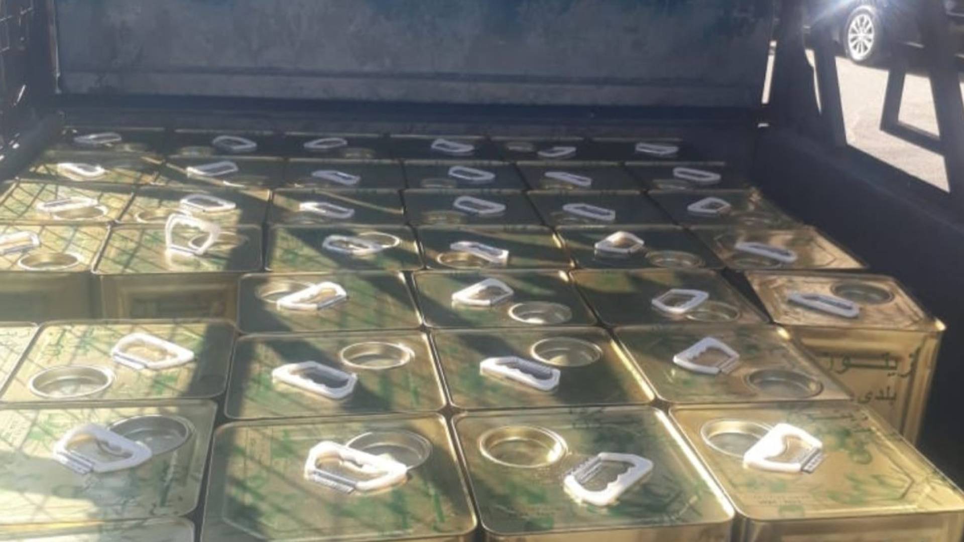 ضبط 65 تنكة زيت زيتون مغشوش في إربد