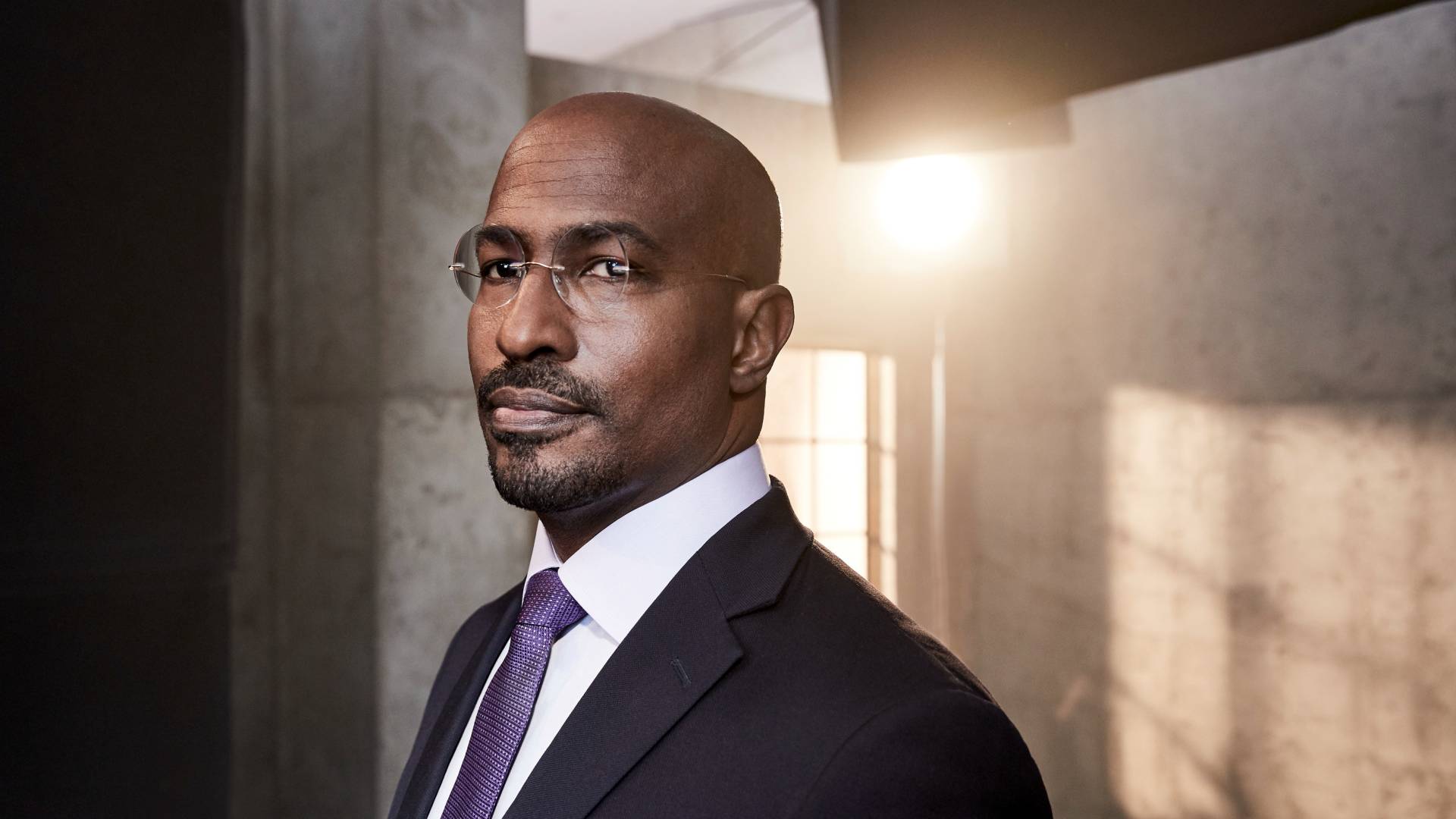 المذيع والمحلل السياسي في شبكة "سي إن إن" الأمريكية، فان جونز