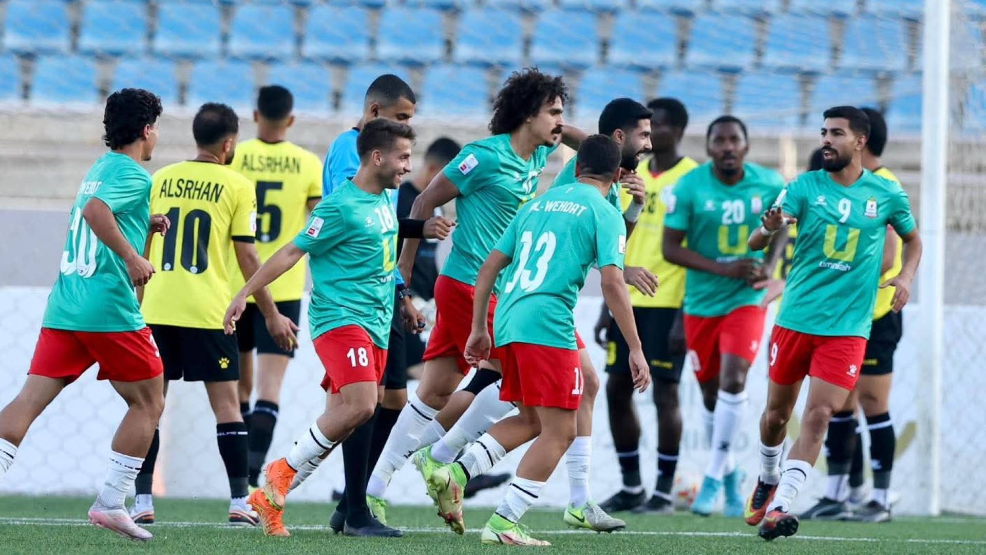 لاعبو الوحدات يحتفلون بهدف