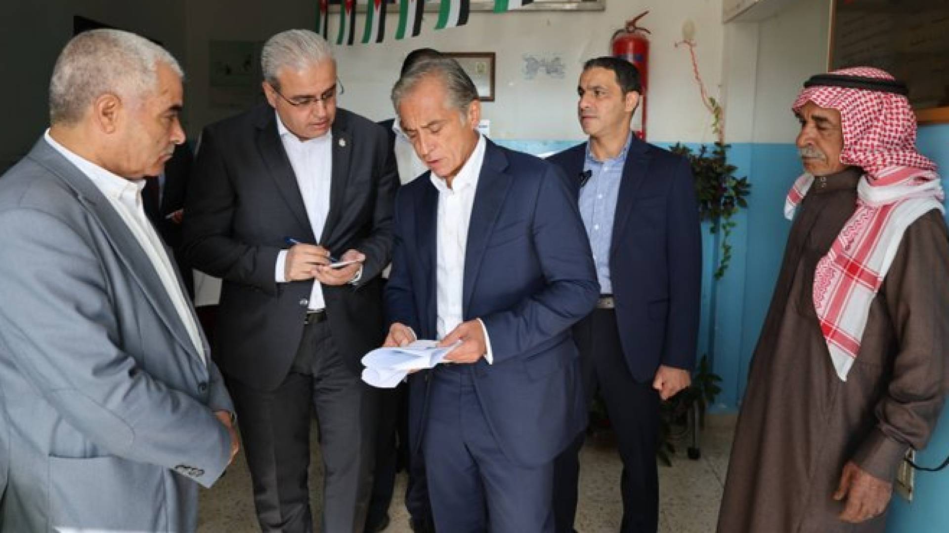 حسان أثناء تفقده مركز صحي العبدلية بلواء الشوبك