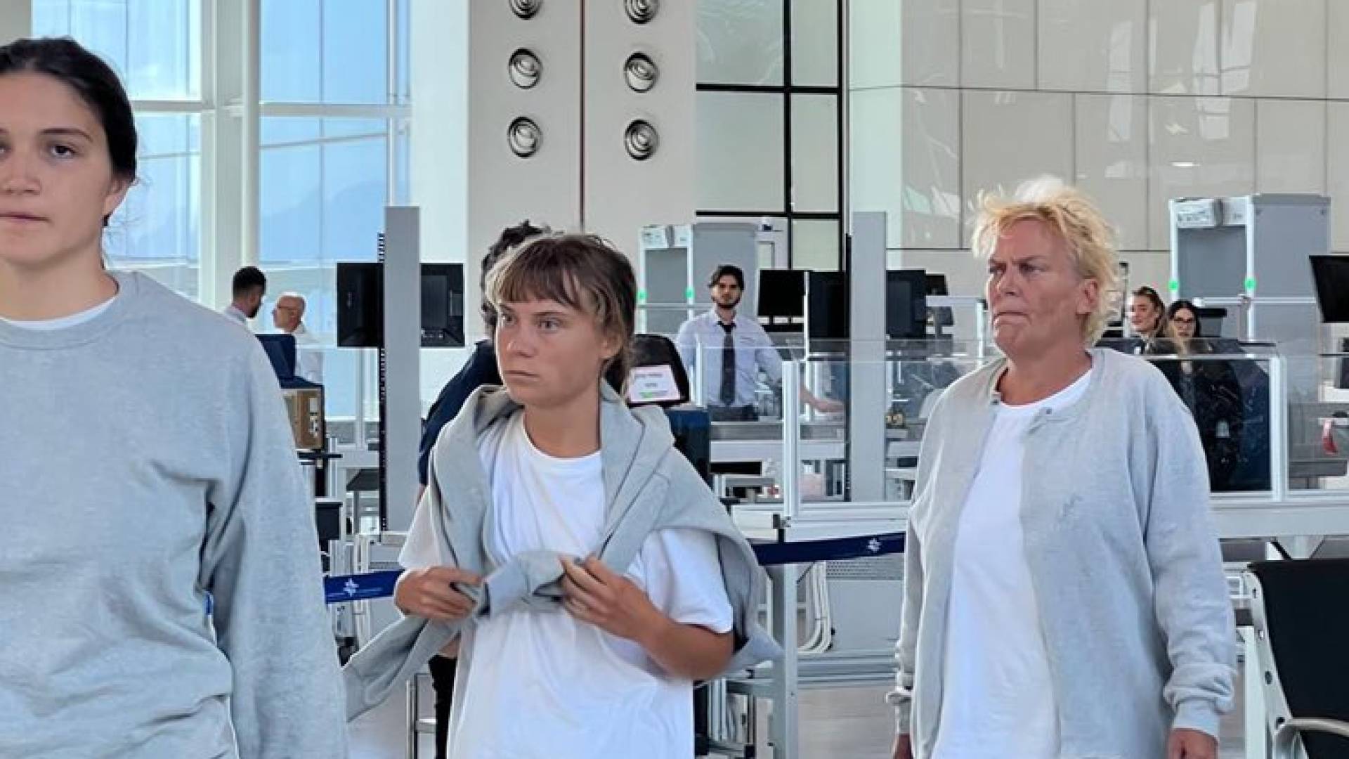 خارجية الاحتلال الإسرائيلي: ترحيل 171 ناشطا إضافيا من أسطول الصمود بينهم غريتا تونبرغ