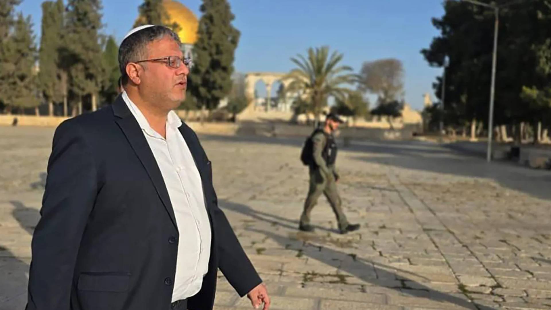 بن غفير يقتحم باحات المسجد الأقصى