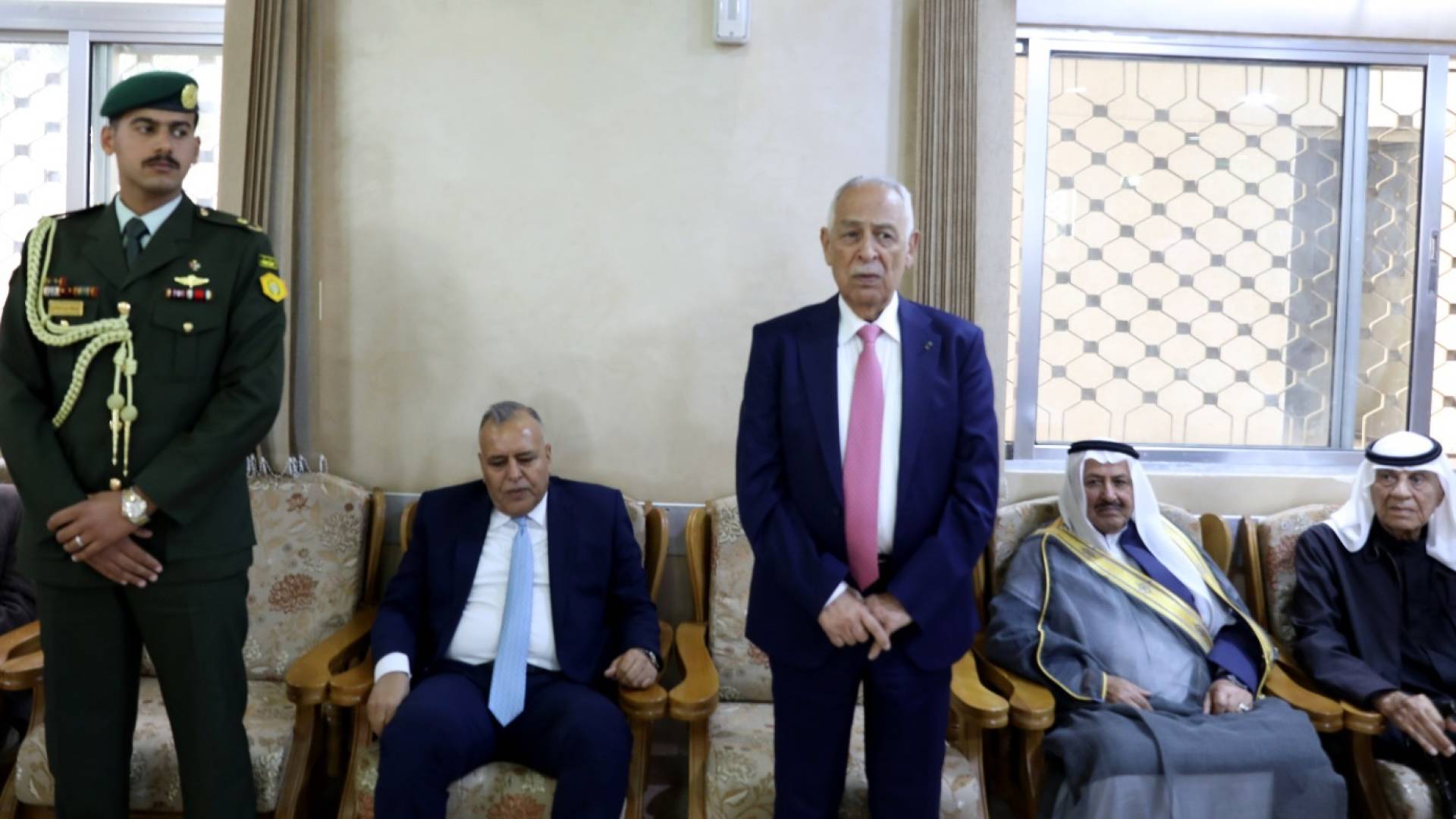 مندوبا عن الملك وولي العهد. العيسوي يعزي عشيرتي الشخاترة وأبو وندي
