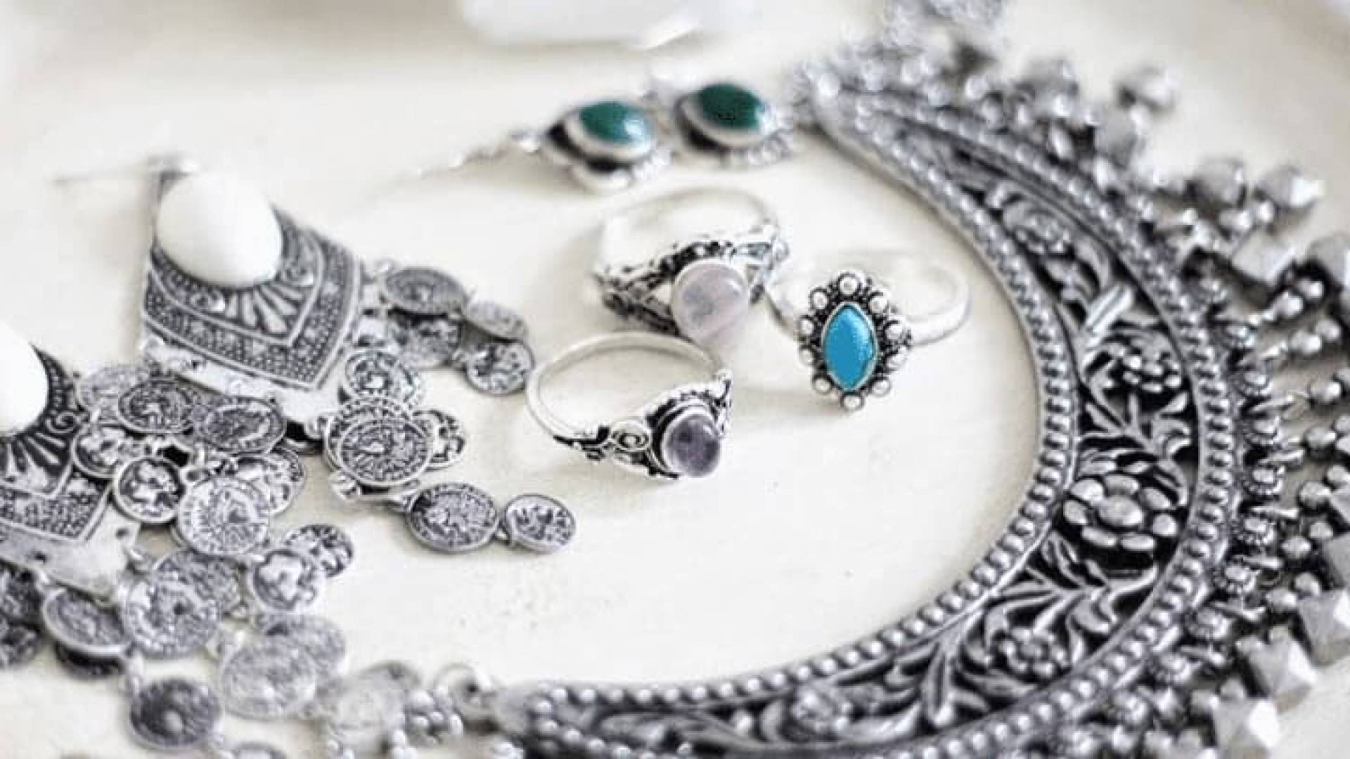 مجوهرات فضية