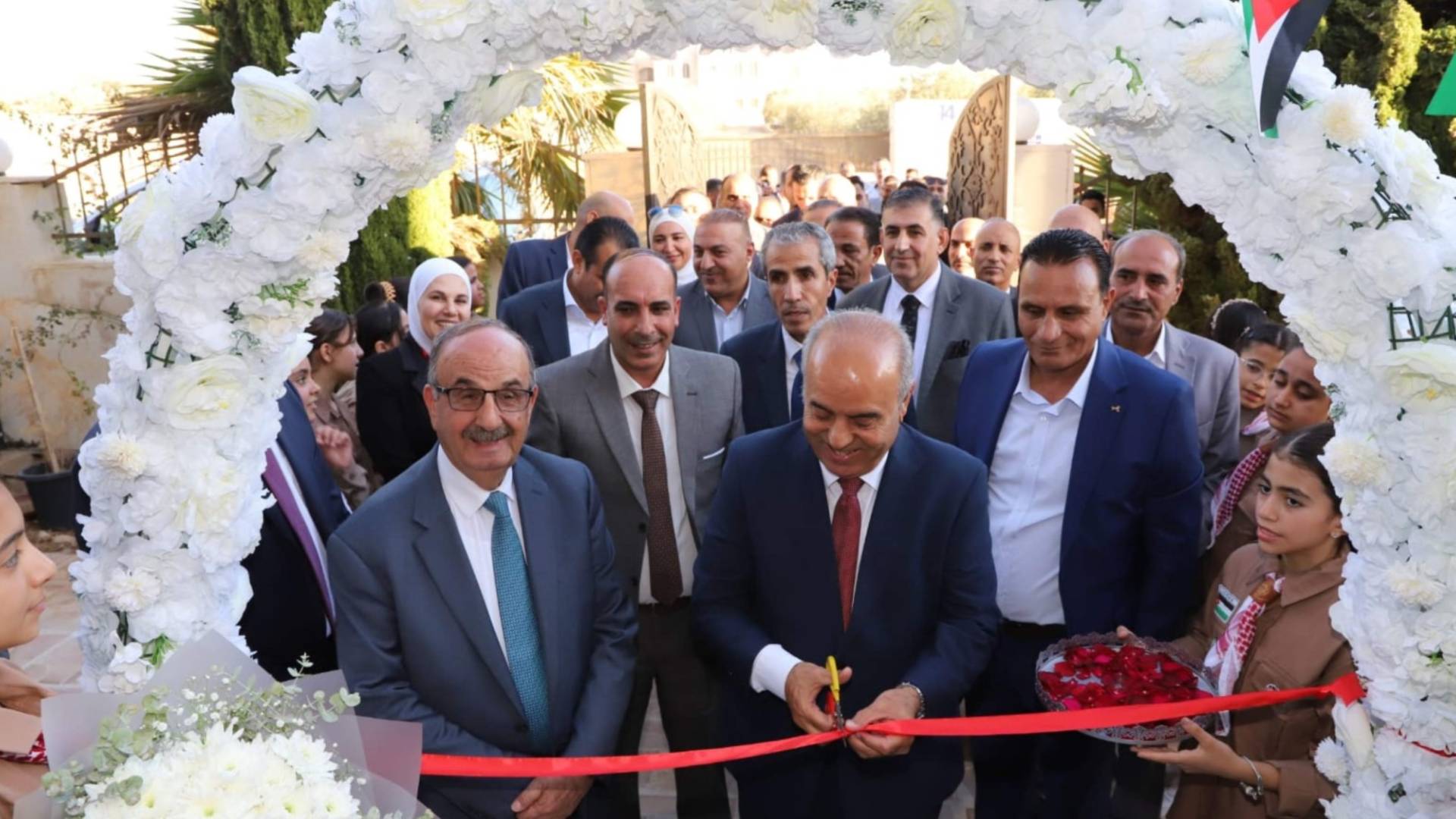 وزير التربية يفتتح نادي معلمي مادبا الجديد