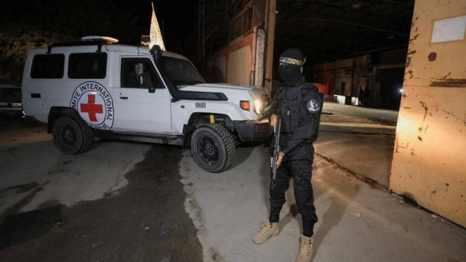 جيش الاحتلال الإسرائيلي: الصليب الأحمر تسلم جثامين 4 محتجزين بغزة