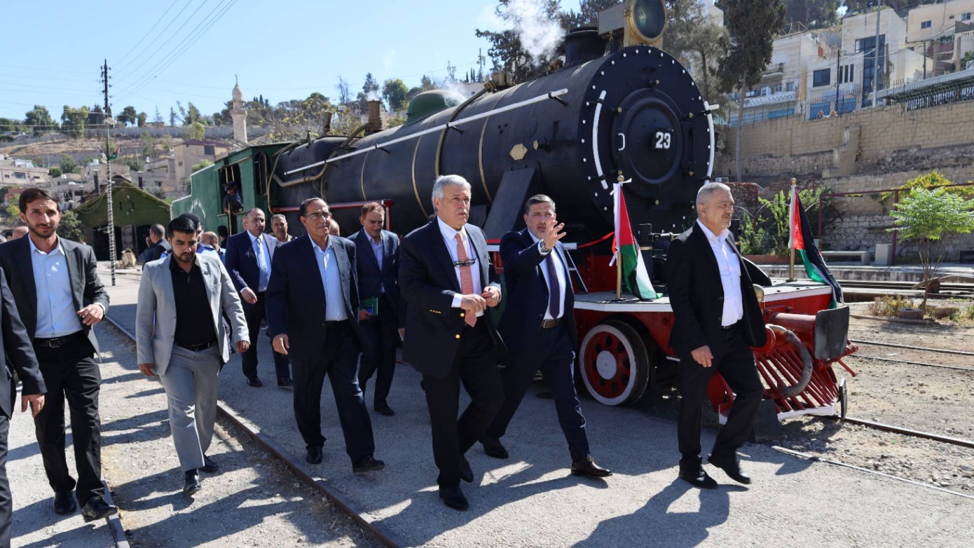 جانب من زيارة وزير النقل الدكتور نضال القطامين إلى مؤسسة الخط الحديدي الحجازي