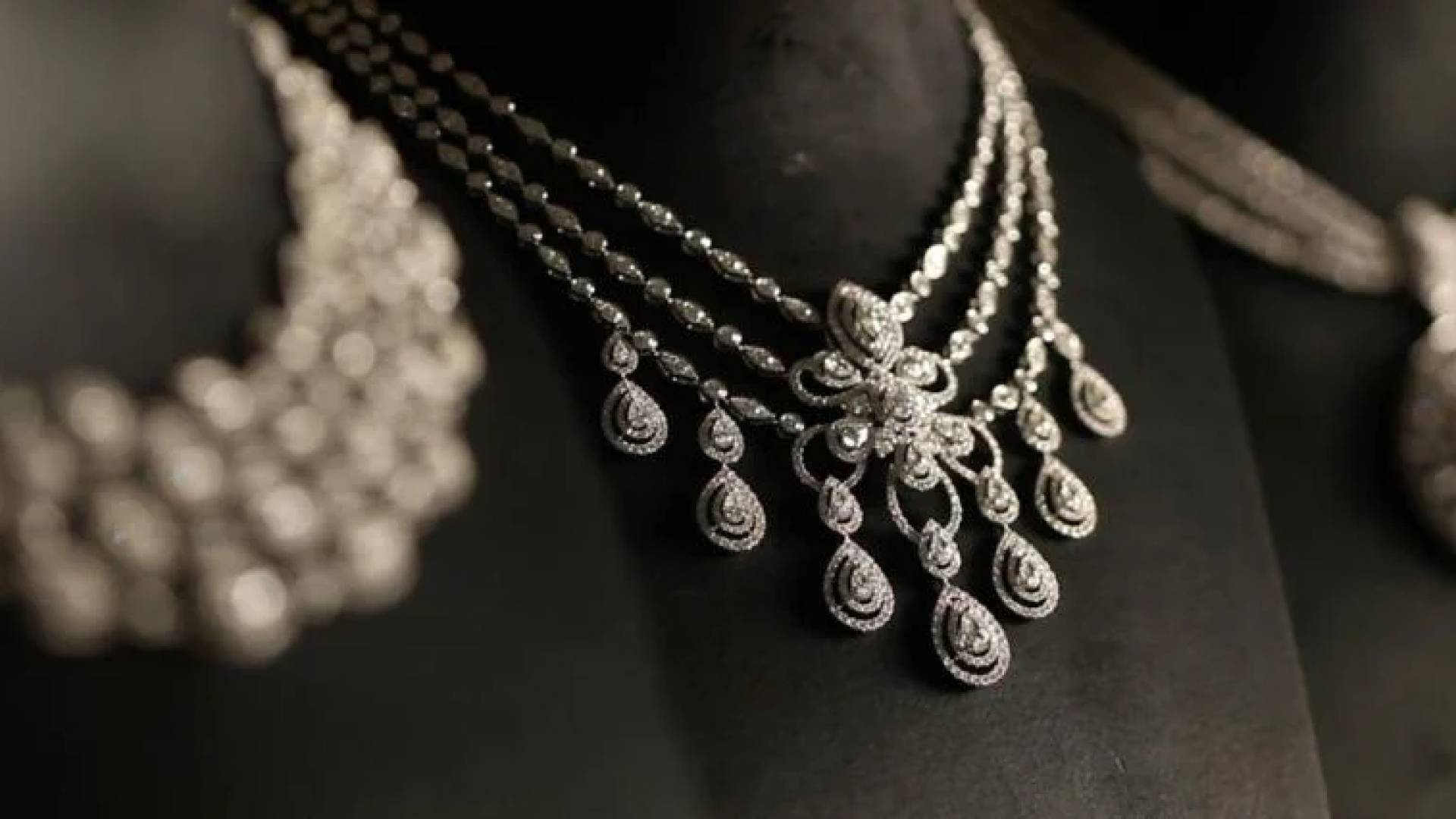 مجوهرات فضية