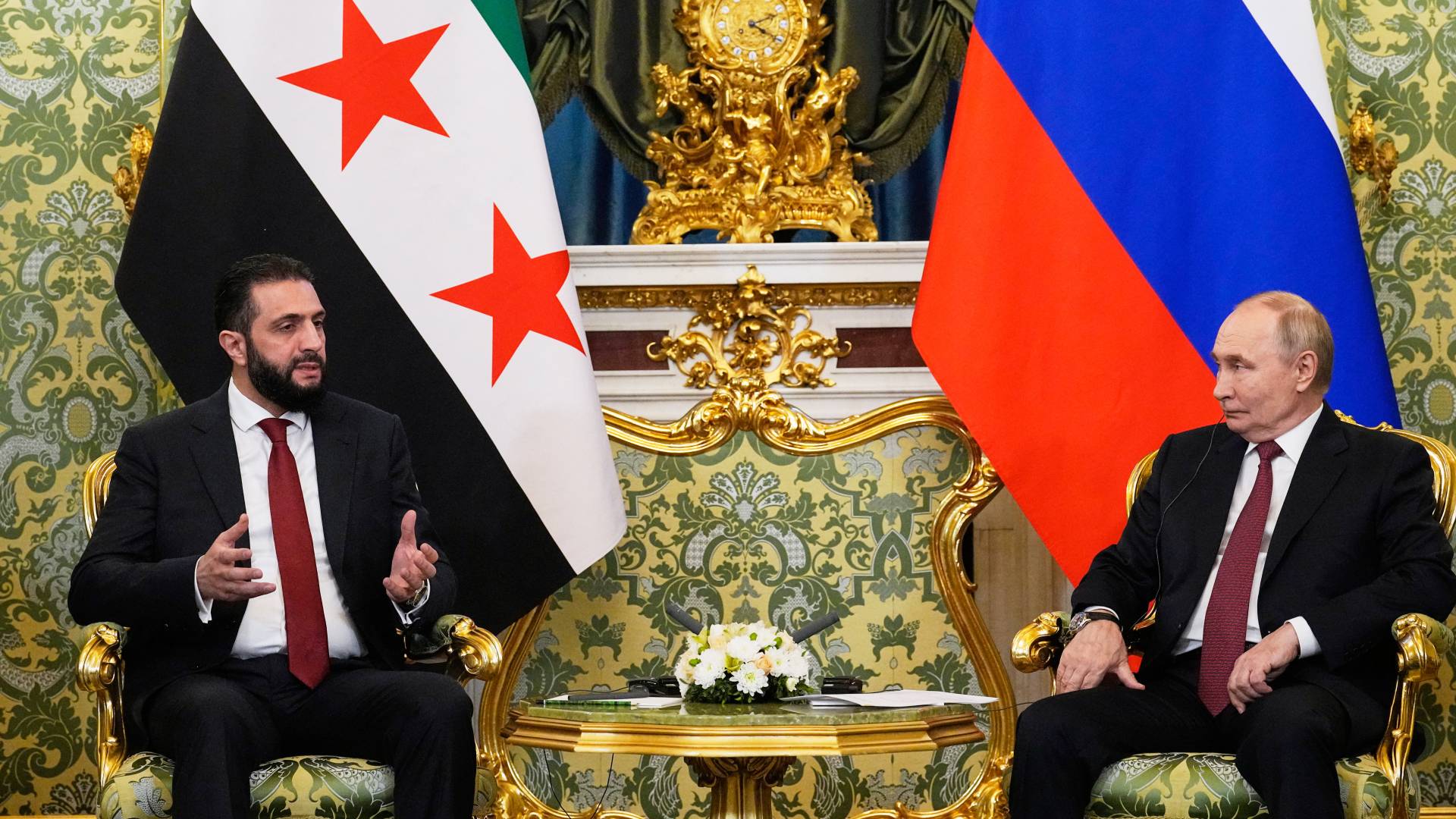 الرئيس السوري احمد الشرع و الرئيس الروسي فلاديمير بوتين