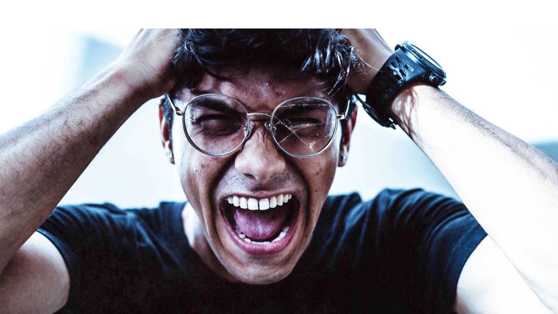 شخص يشعر بالغضب