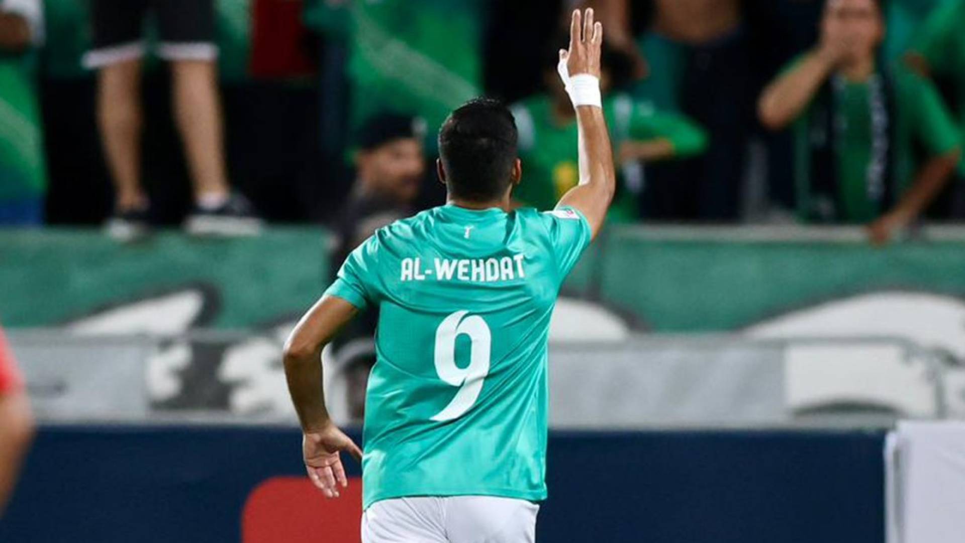 لاعب الوحدات محمد موالي يحتفل بهدف