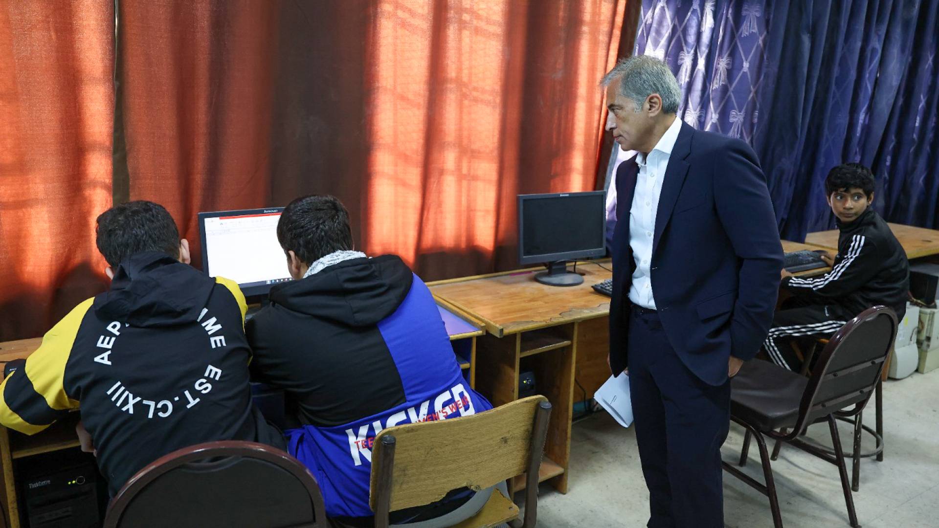 رئيس الوزراء يزور مدرسة جاوا الثانوية للبنين