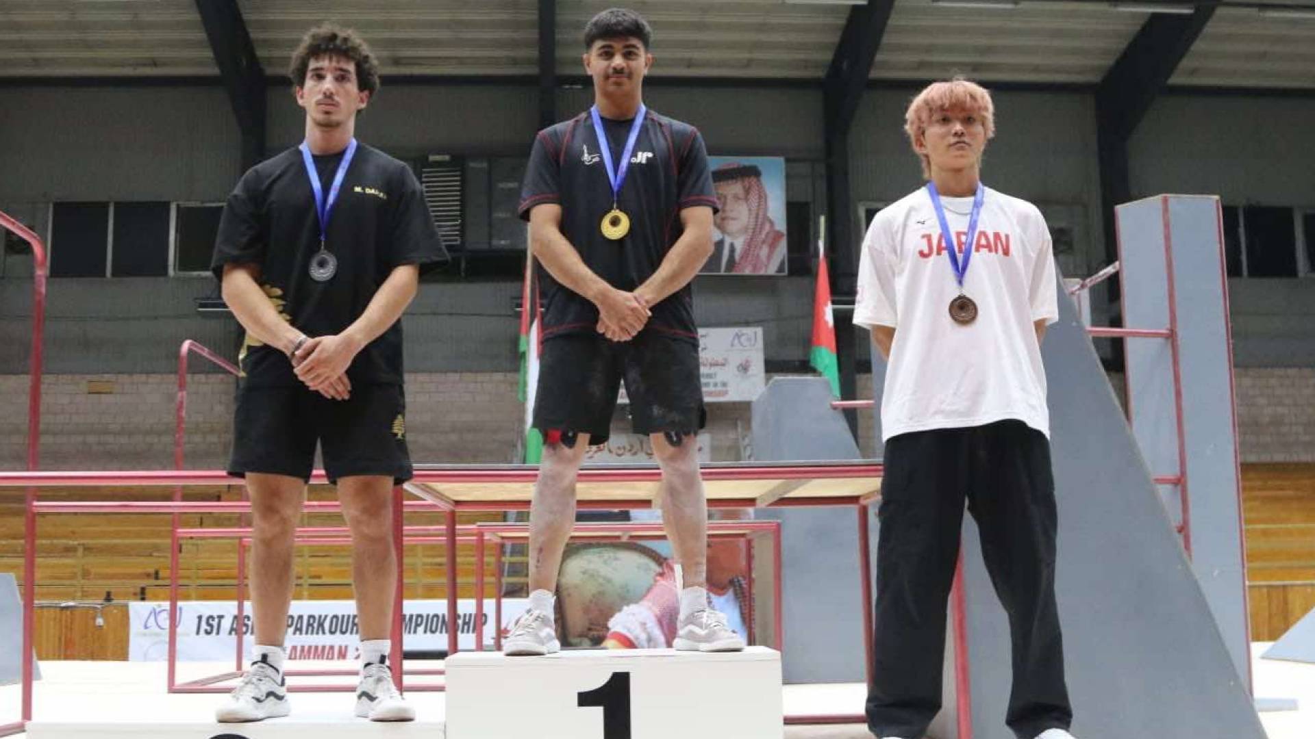 تتويج البطل الأردني معاذ بدير بالميدالية الذهبية لمنافسات المهارات الحرة لفئة الرجال