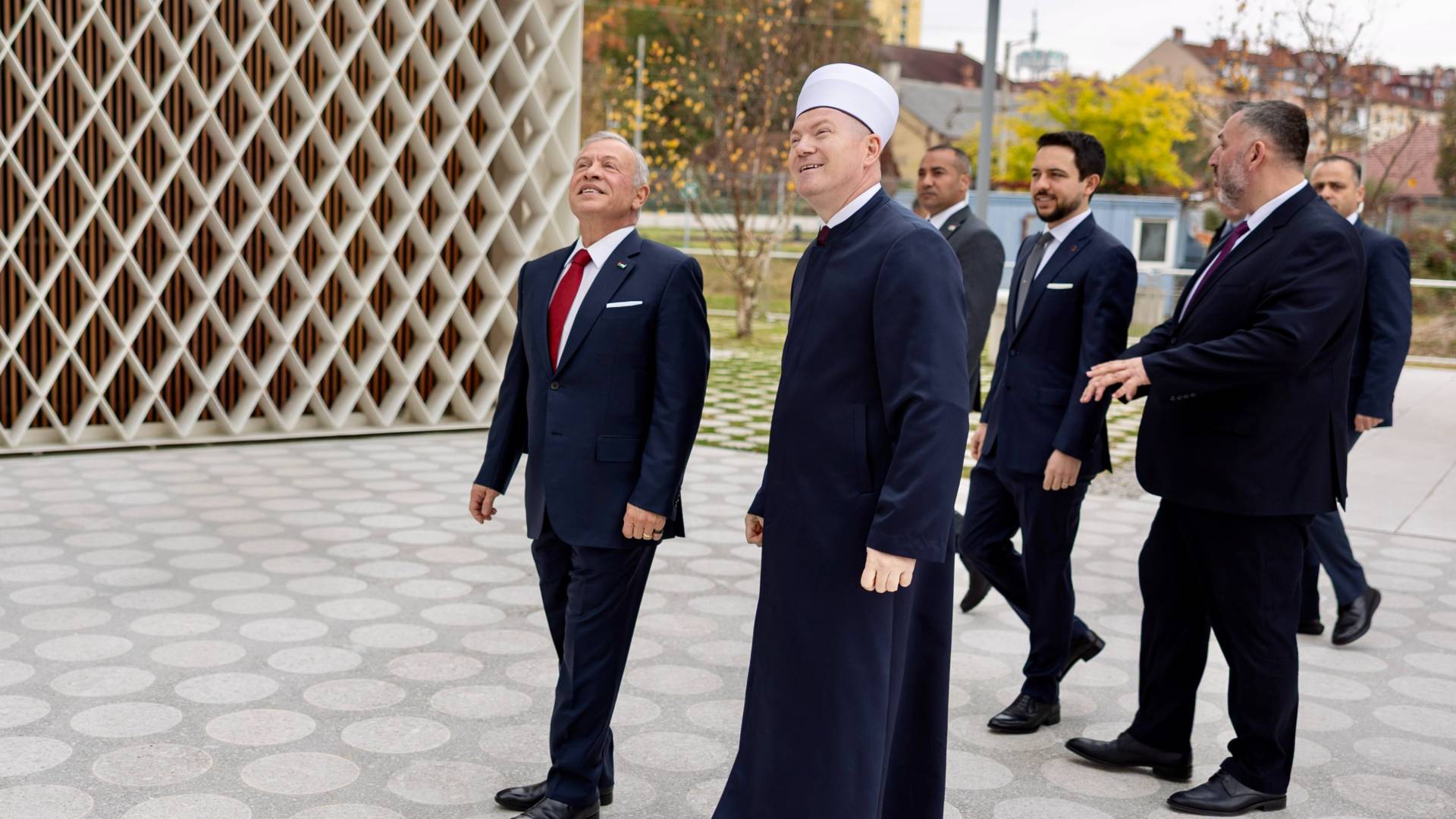 الملك عبدالله الثاني وولي العهد يزوران المركز الثقافي الإسلامي في العاصمة السلوفينية ليوبليانا