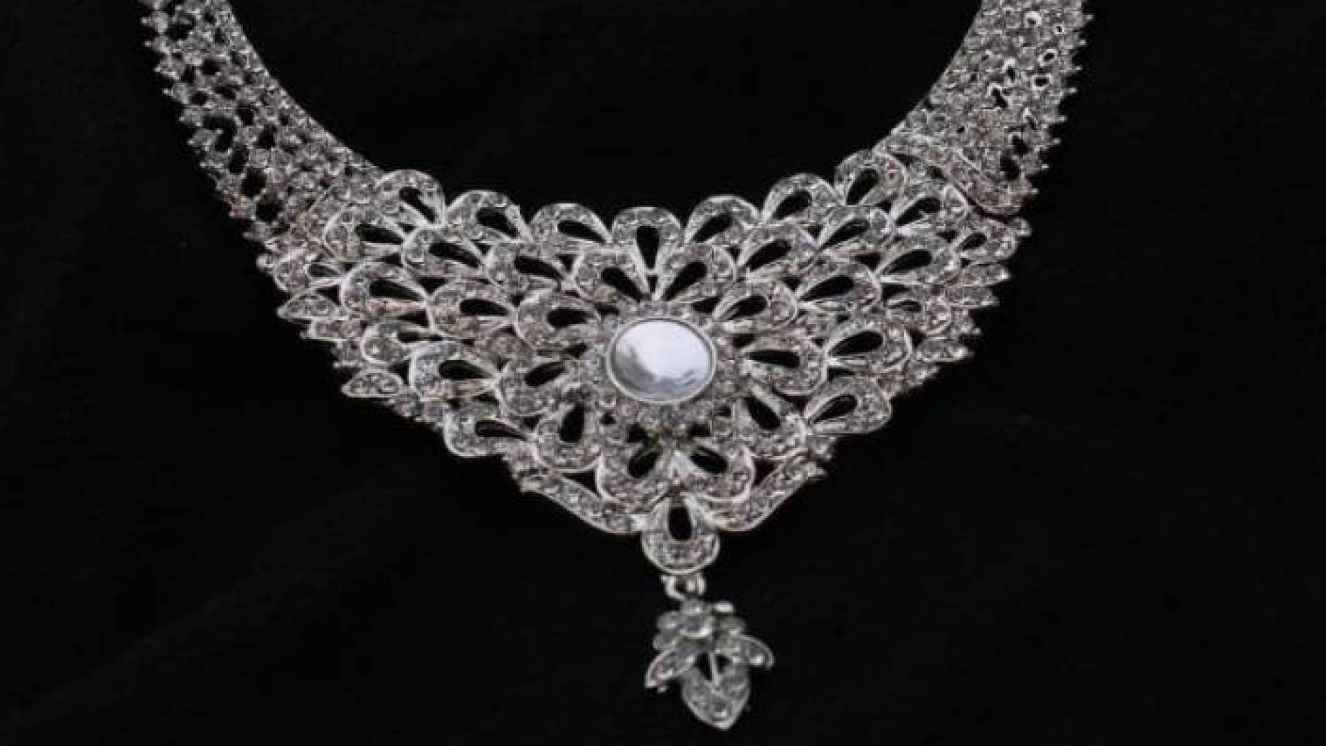 مجوهرات فضية