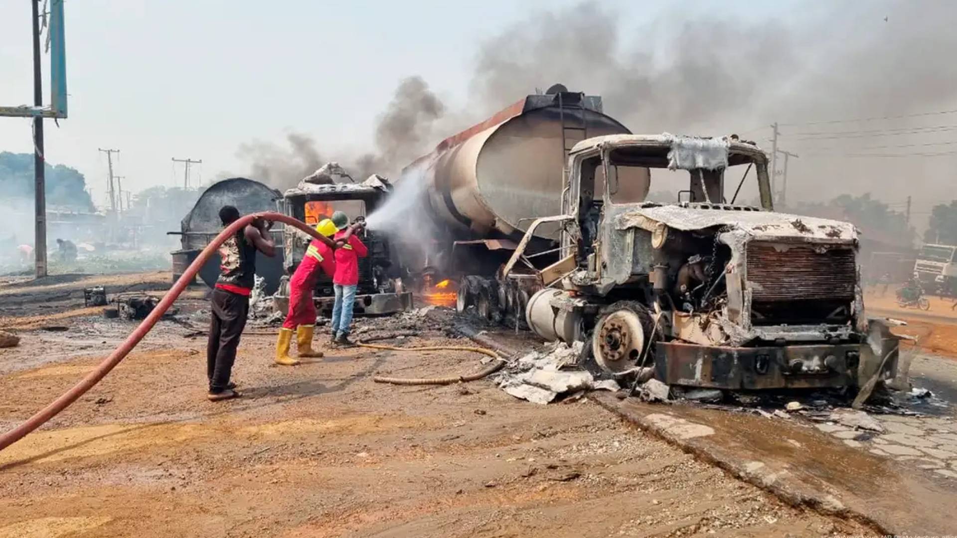 29 وفاة وإصابة 42 شخصا بانفجار صهريج في نيجيريا