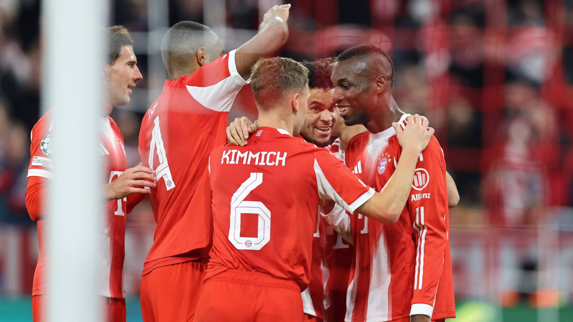 لاعبو بايرن ميونخ يحتفلون بهدف